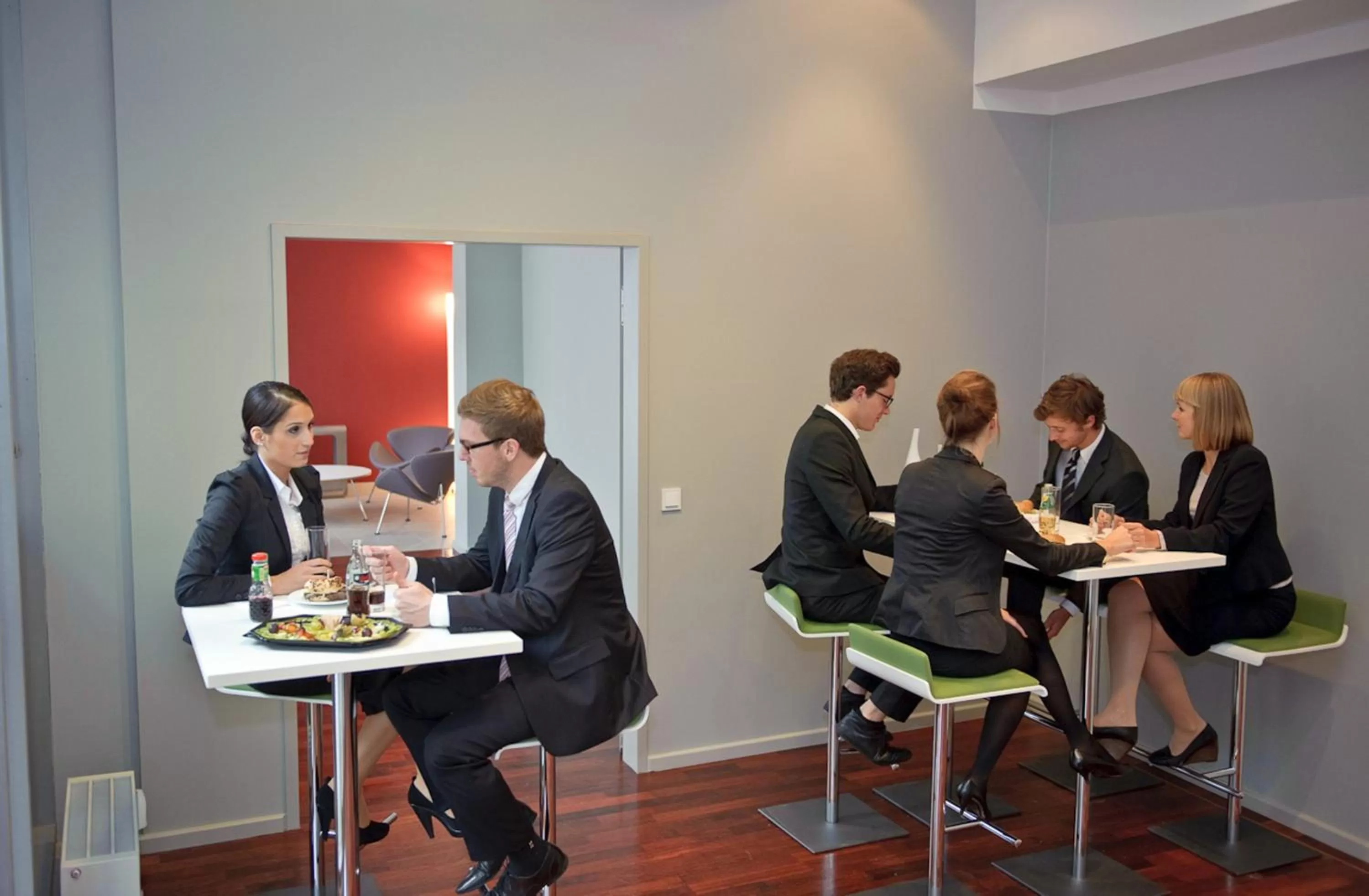 Restaurant/places to eat in Hotel Lützow