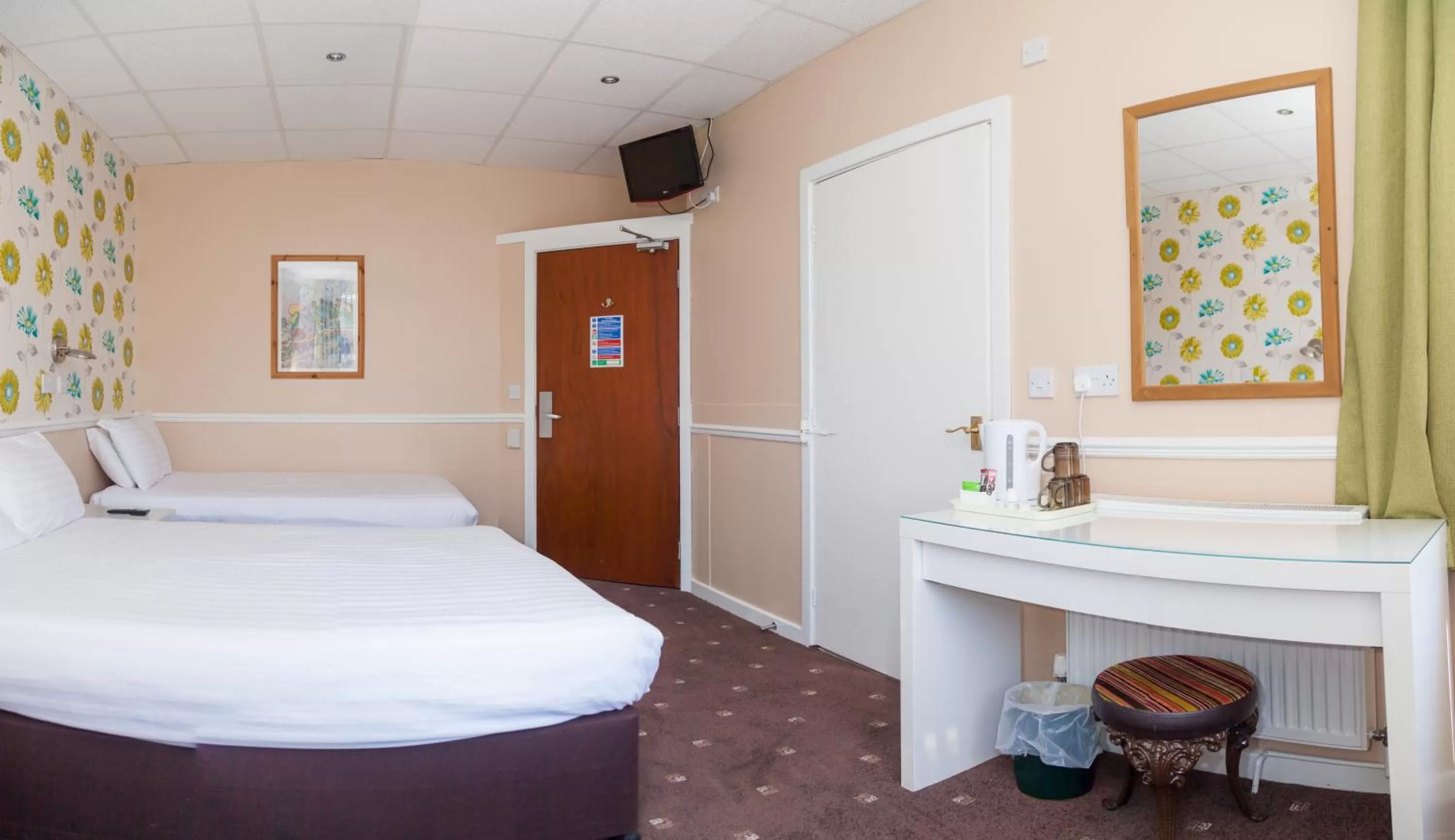 Bedroom, Bed in The Lawton