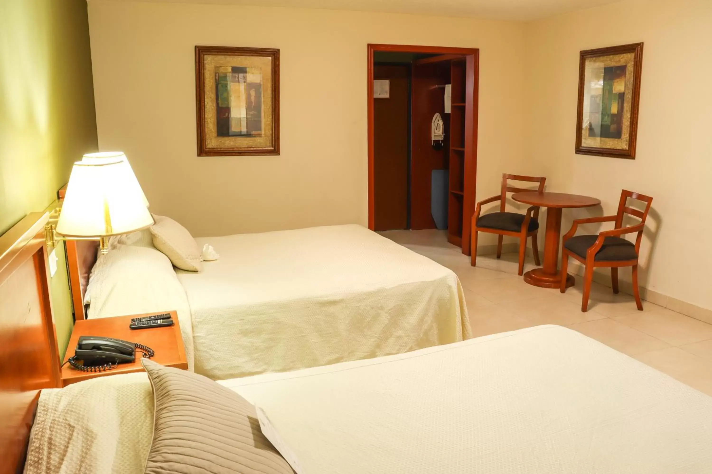 Bed in Baja Inn Hoteles La Mesa