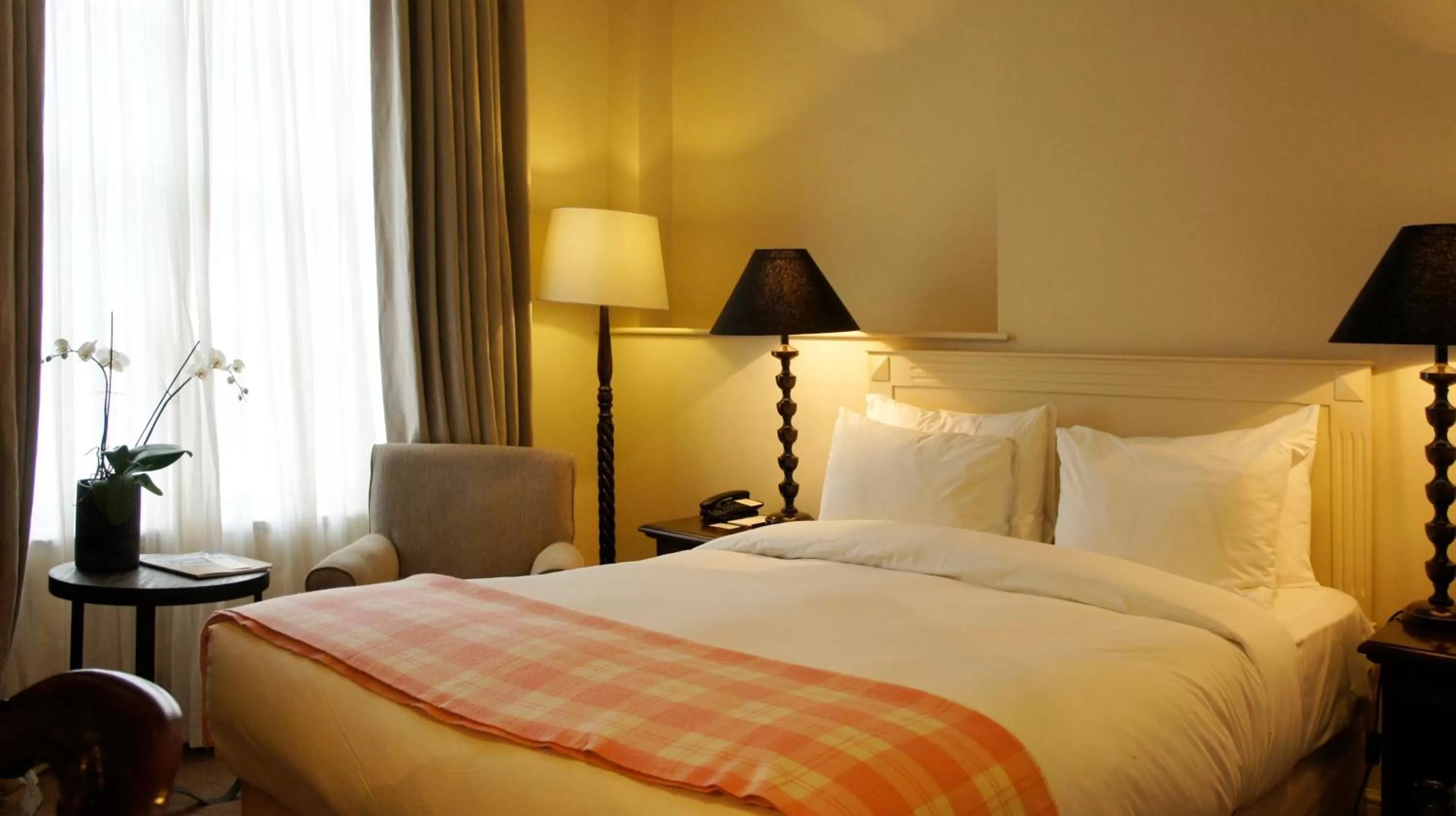 Bedroom, Bed in Abergavenny Hotel