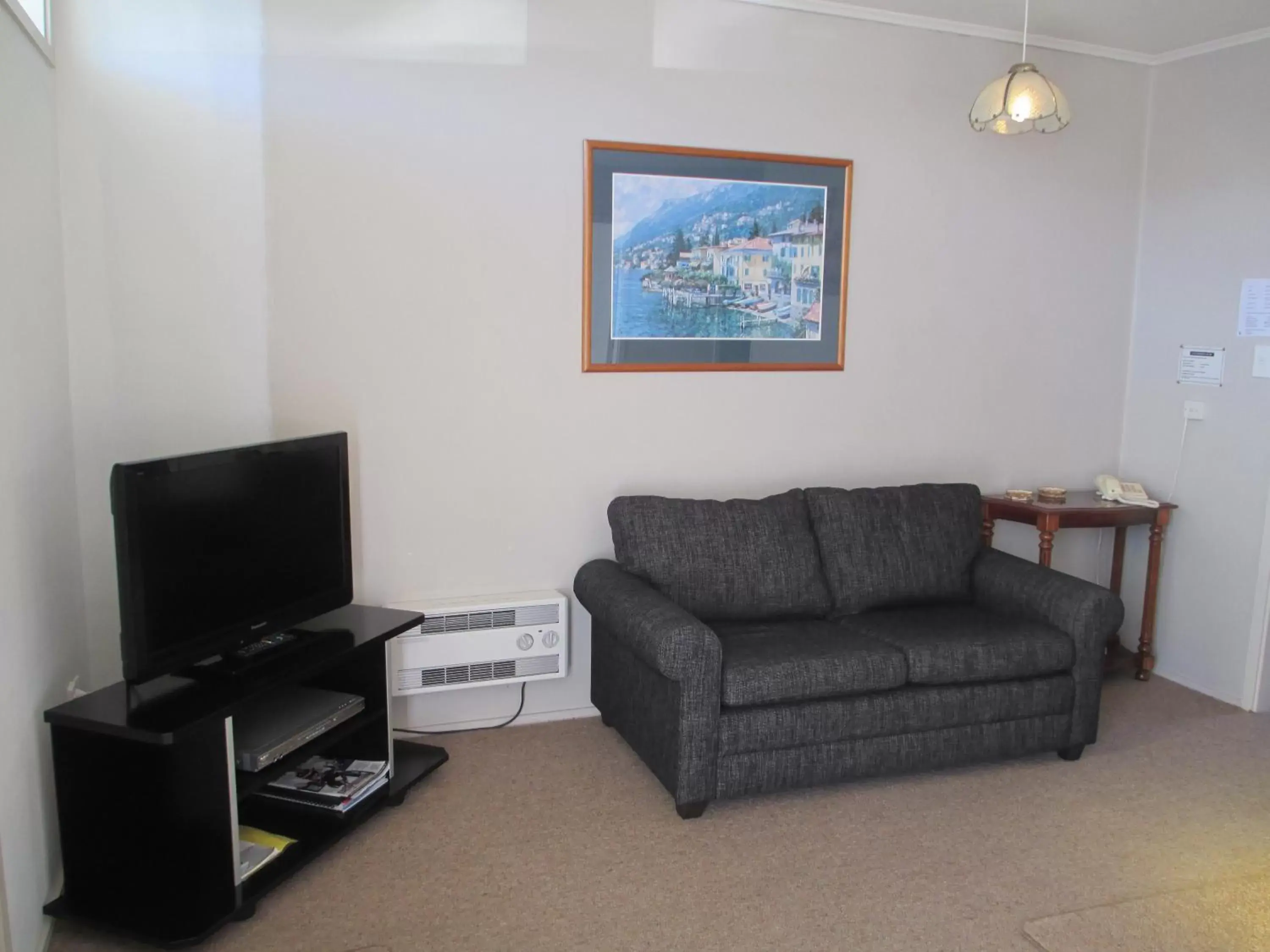 TV and multimedia, Seating Area in Merivale Court Motel & Apartments