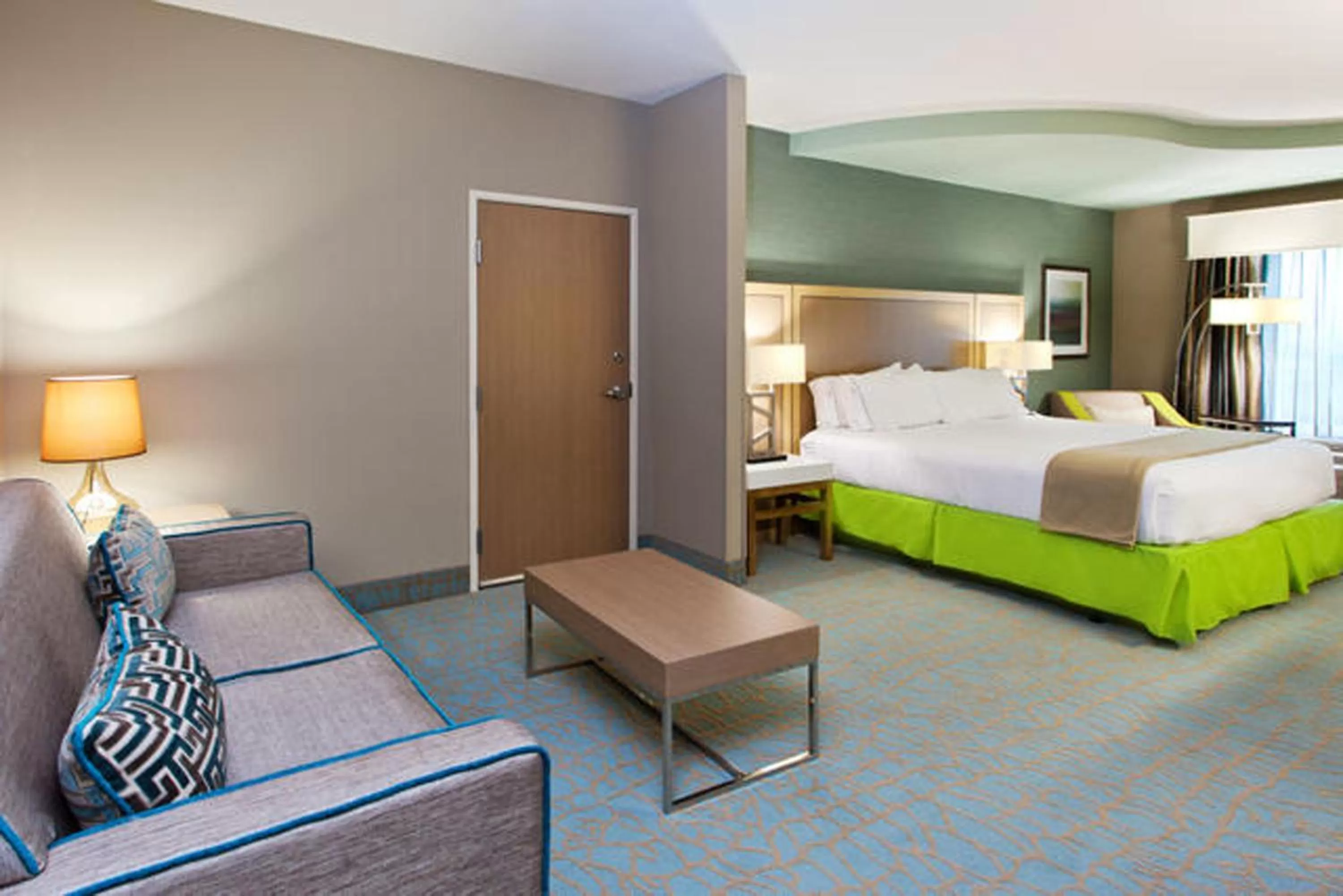 Photo of the whole room, Bed in Holiday Inn Express & Suites Warner Robins North West by IHG