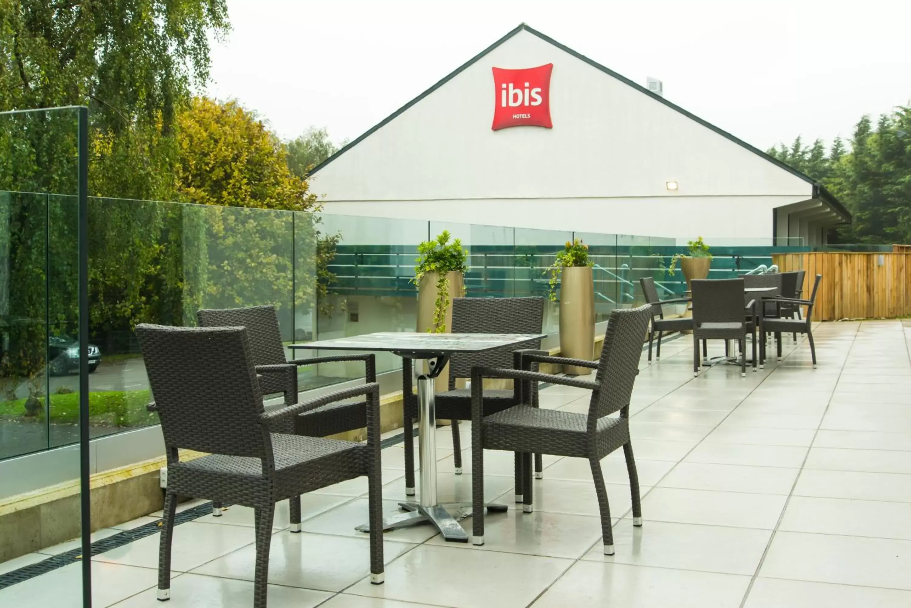 Property building, Restaurant/Places to Eat in ibis Plymouth