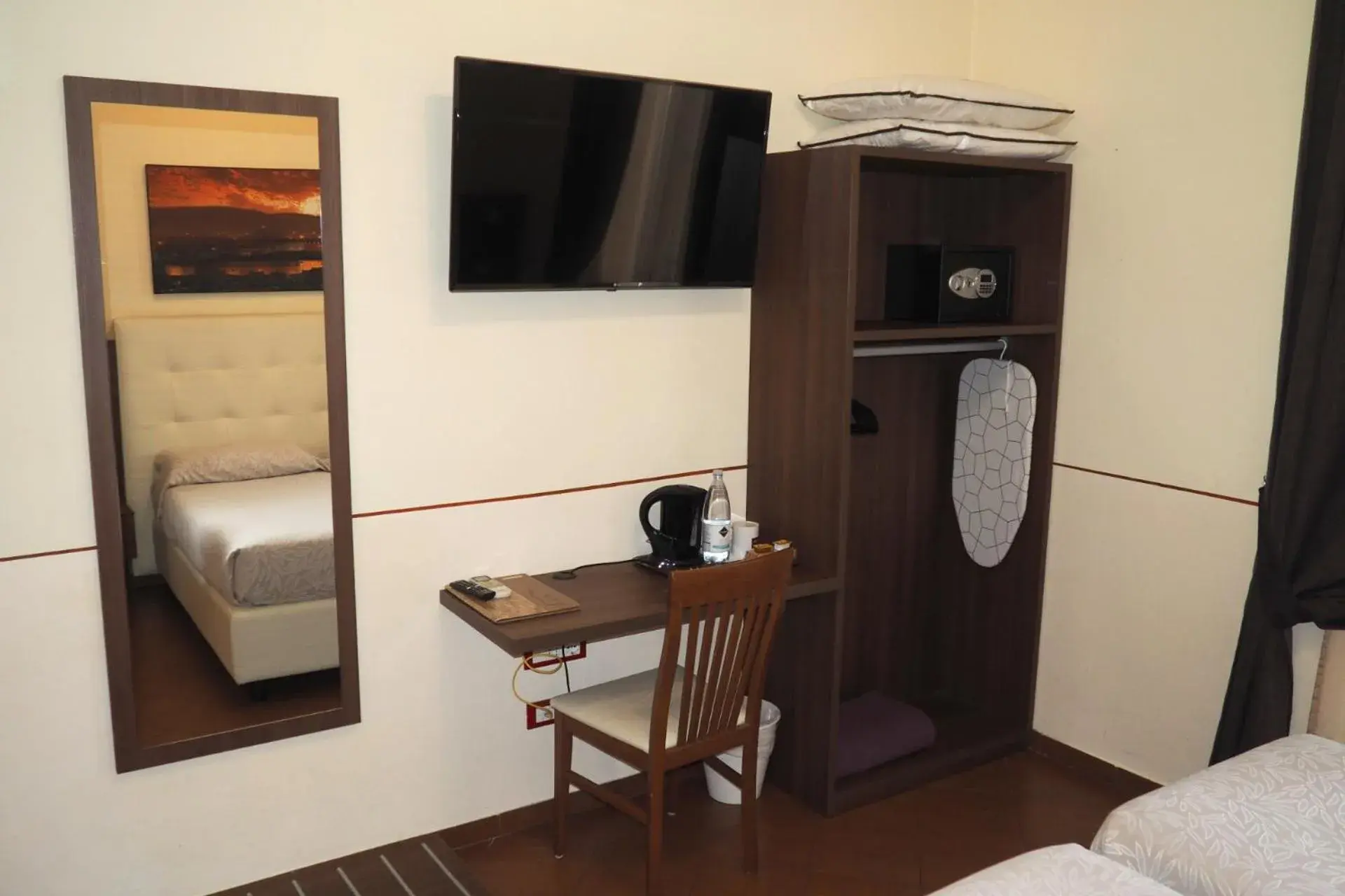 TV and multimedia, Bed in Hotel Ester TV and multimedia, Bed in Hotel Ester