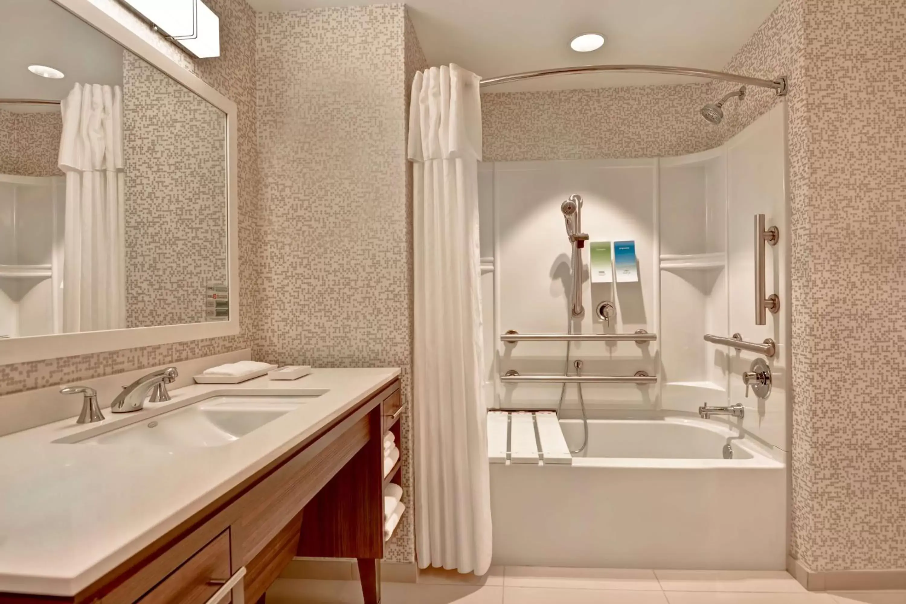 Bathroom in Home2 Suites By Hilton Naples I-75 Pine Ridge Road