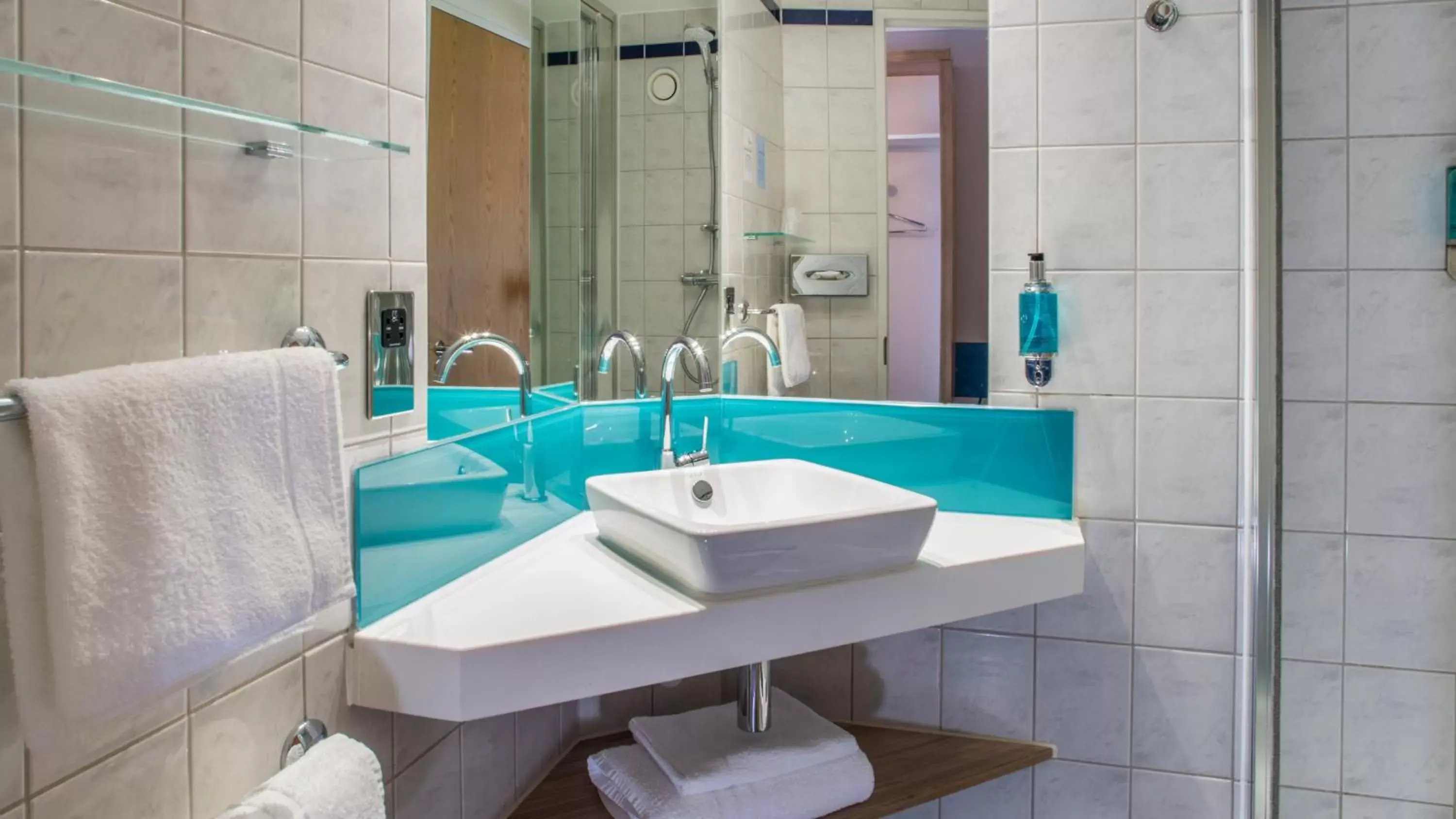 Bathroom in Holiday Inn Express Oxford Kassam Stadium, an IHG Hotel
