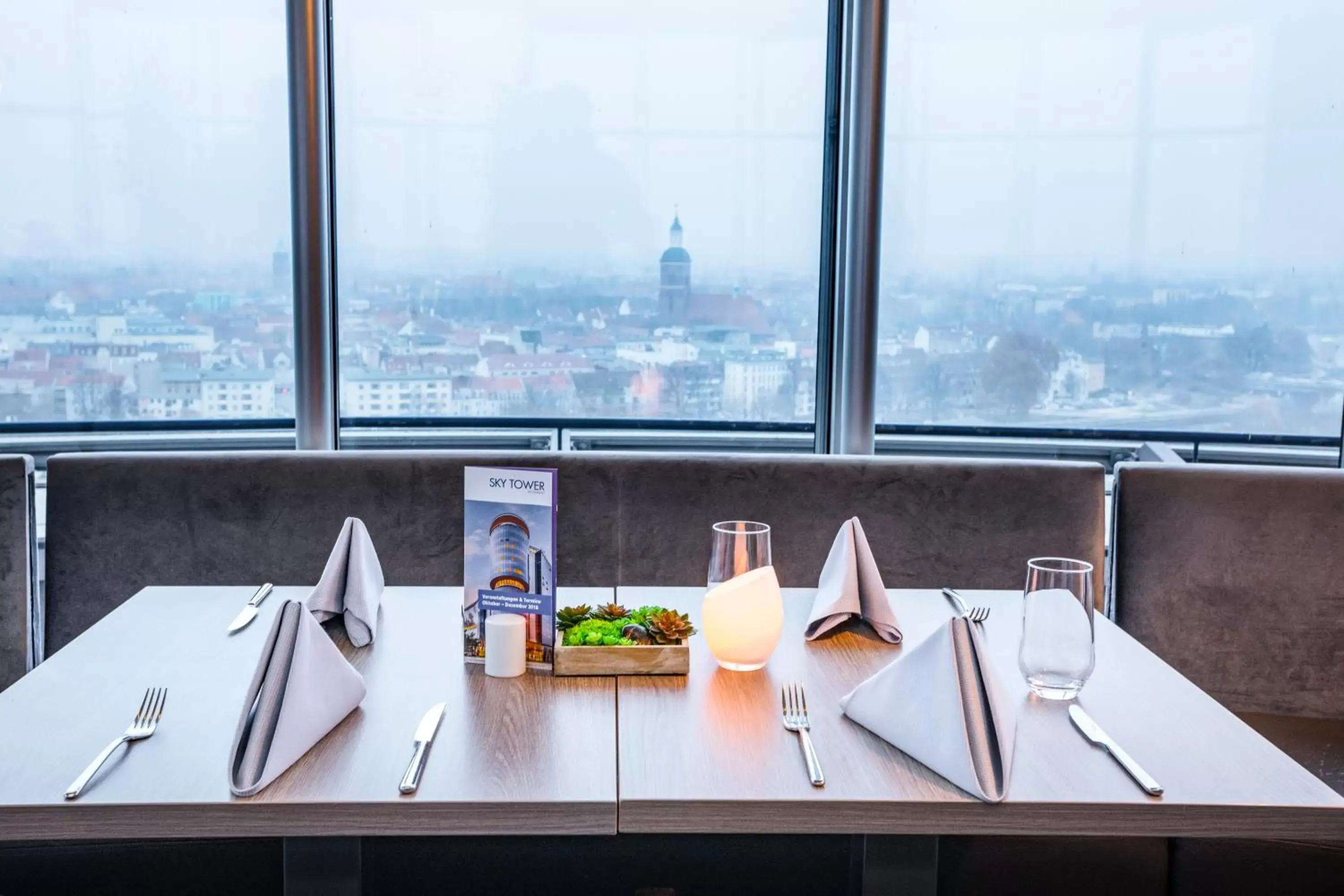 Restaurant/places to eat in Select Hotel Berlin Spiegelturm