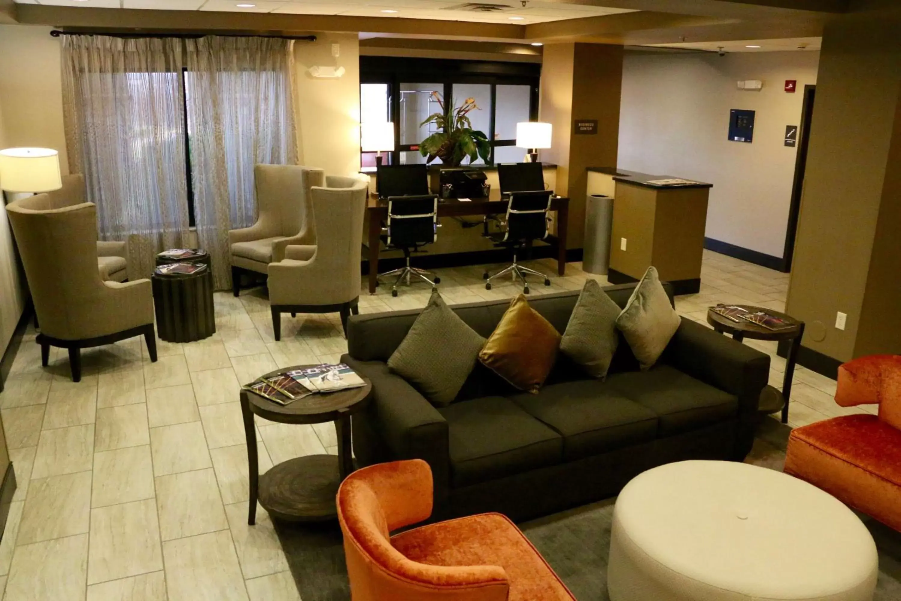Lobby or reception, Lounge/Bar in Best Western Plus Omaha Airport Inn