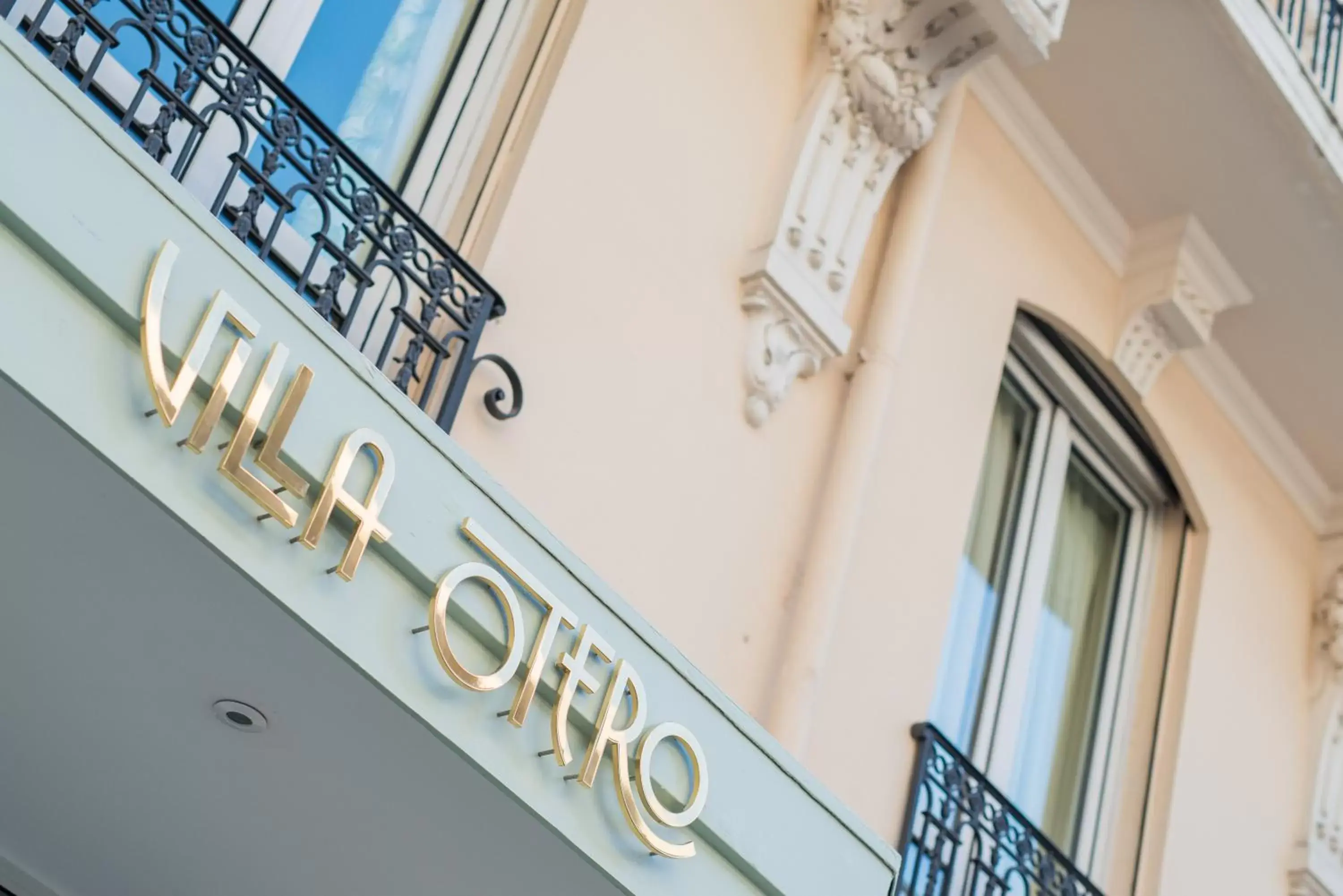 Facade/entrance in Villa Otero by Happyculture Facade/entrance in Villa Otero by Happyculture