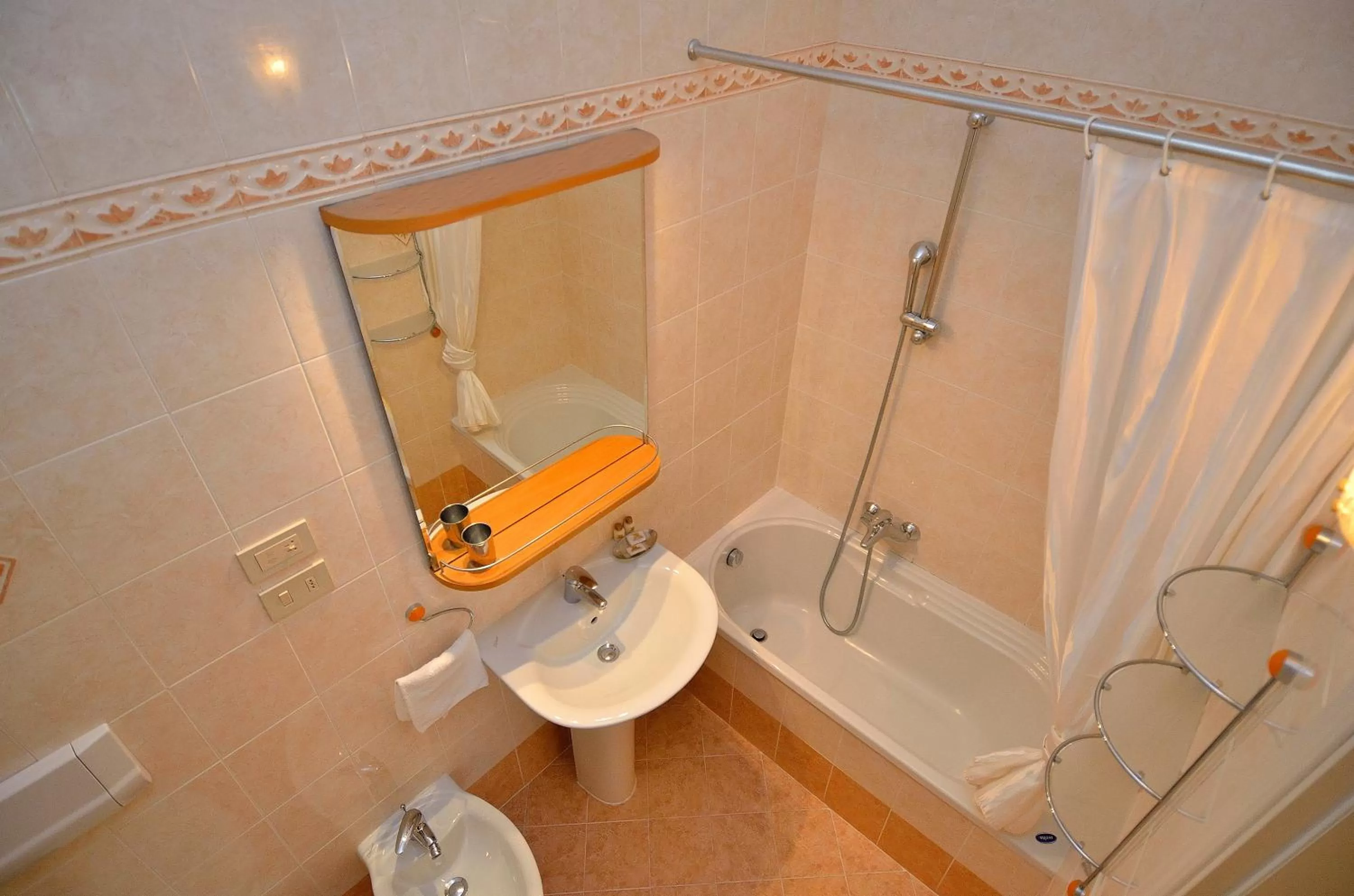 Bathroom in Cà Del Modena Room only