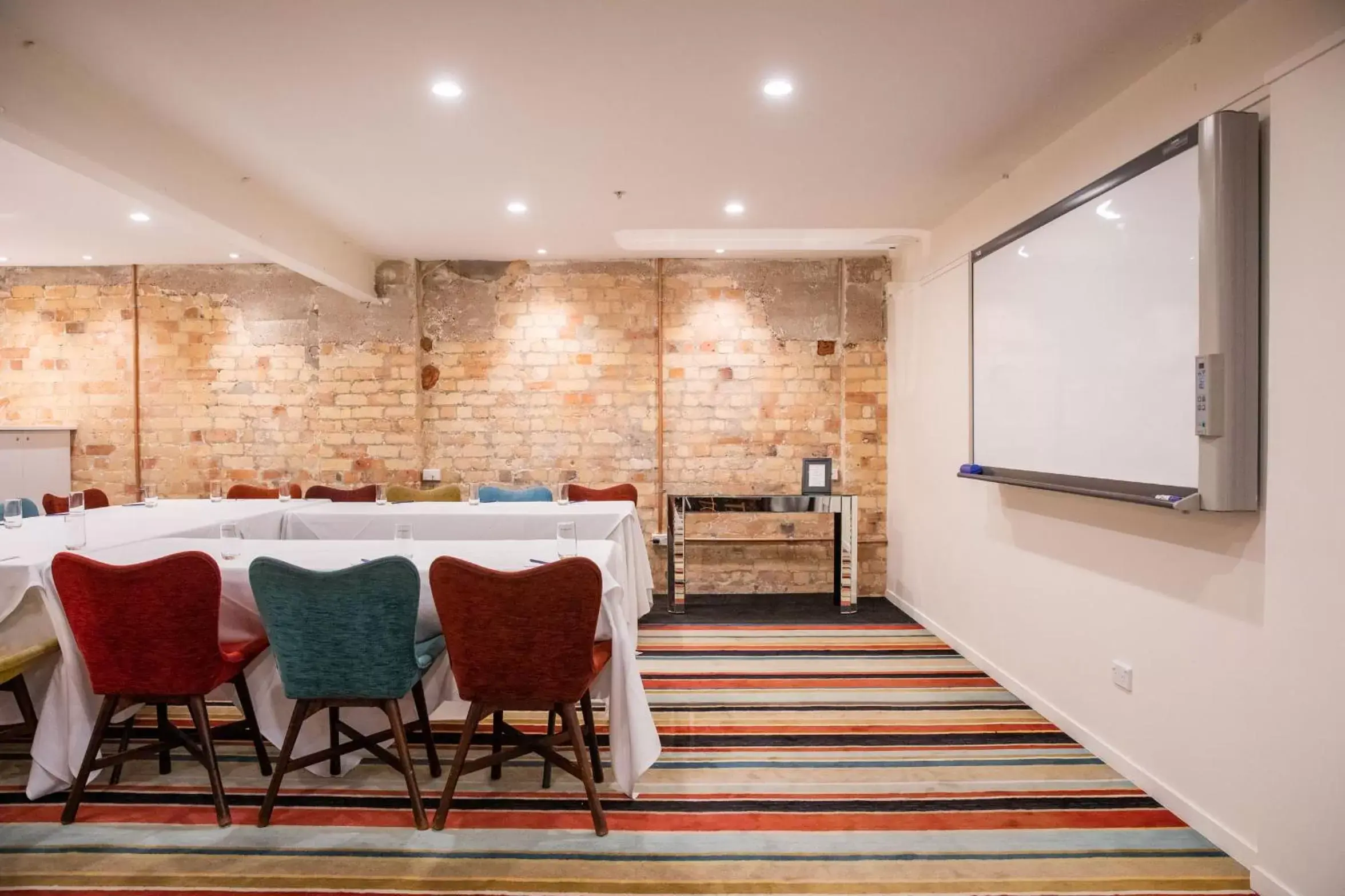 Business facilities in Hotel DeBrett