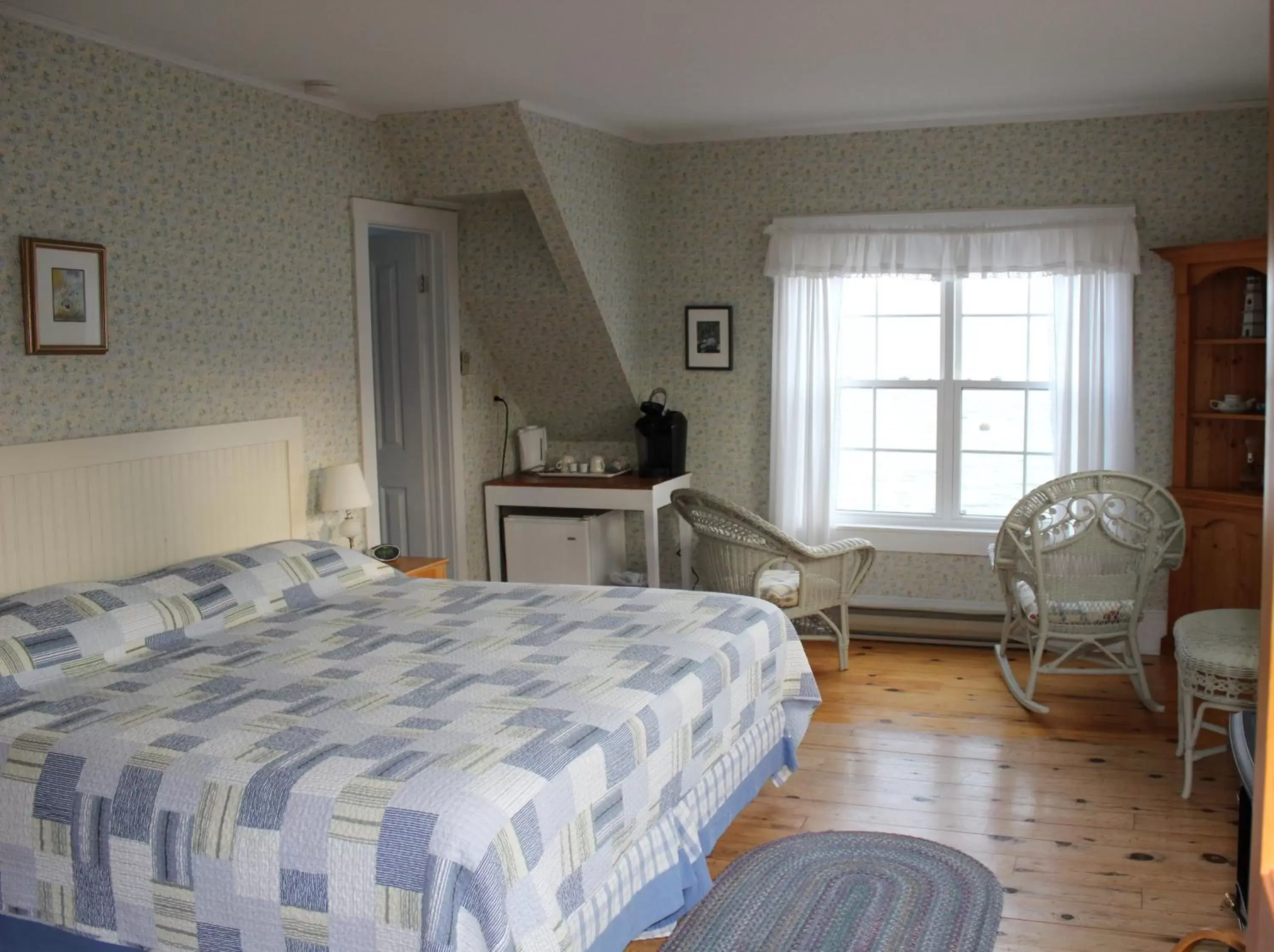 Bedroom, Bed in Compass Rose Heritage Inn