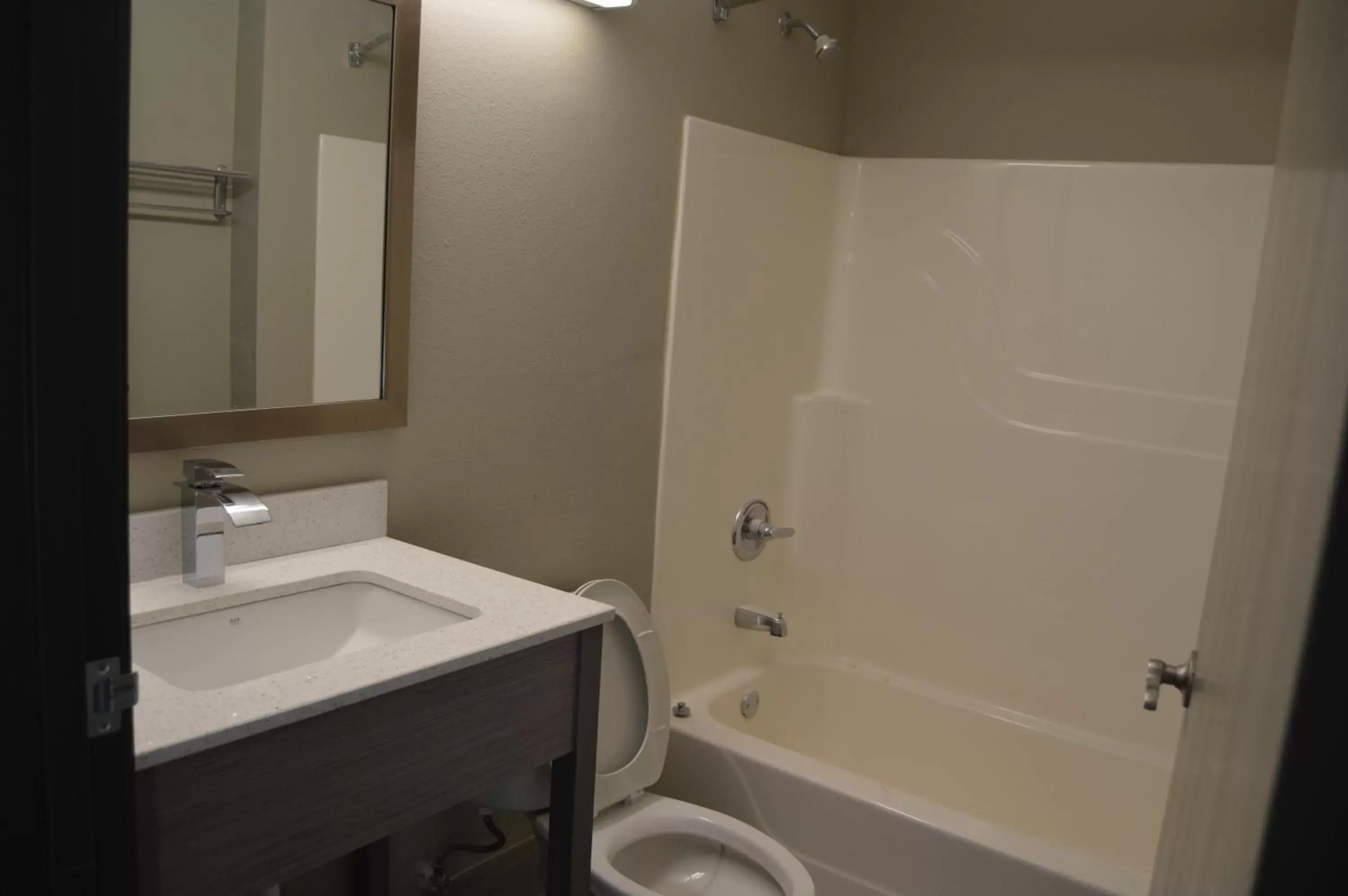 Bathroom in Quality Inn & Suites Grove City-Outlet Mall