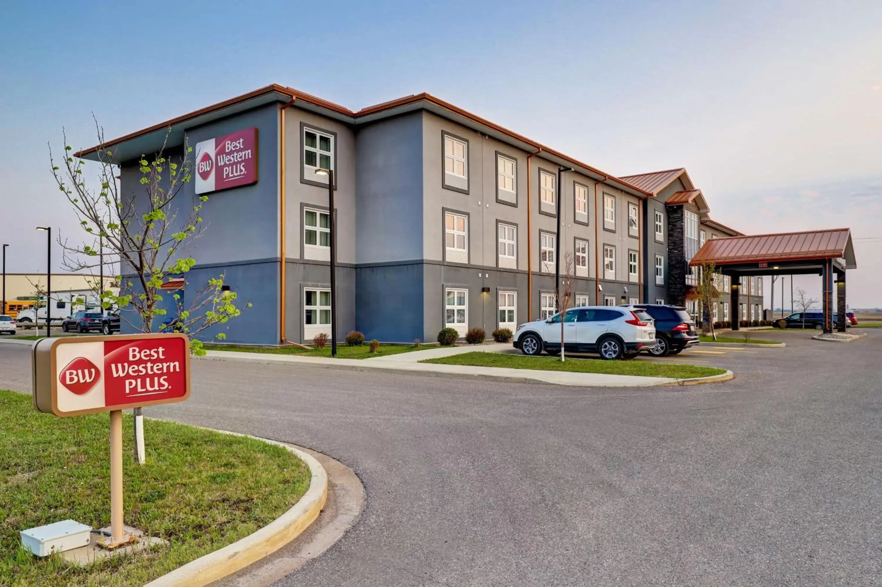 Property building in Best Western Plus Brandon Inn