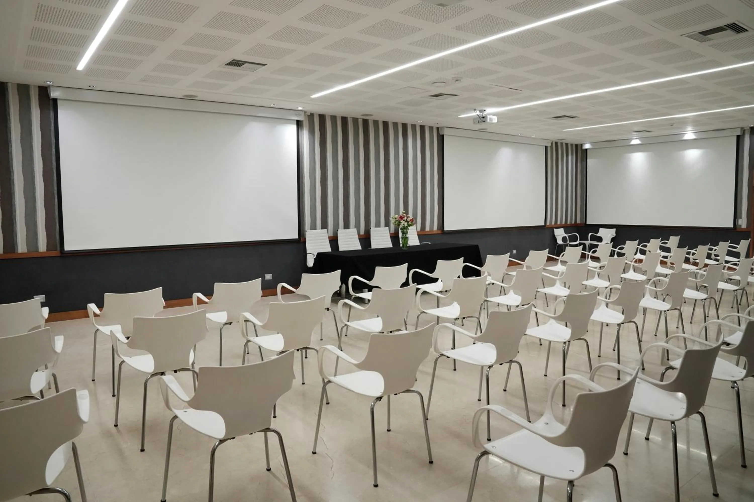 Meeting/conference room in Hotel Metropolitano Supara