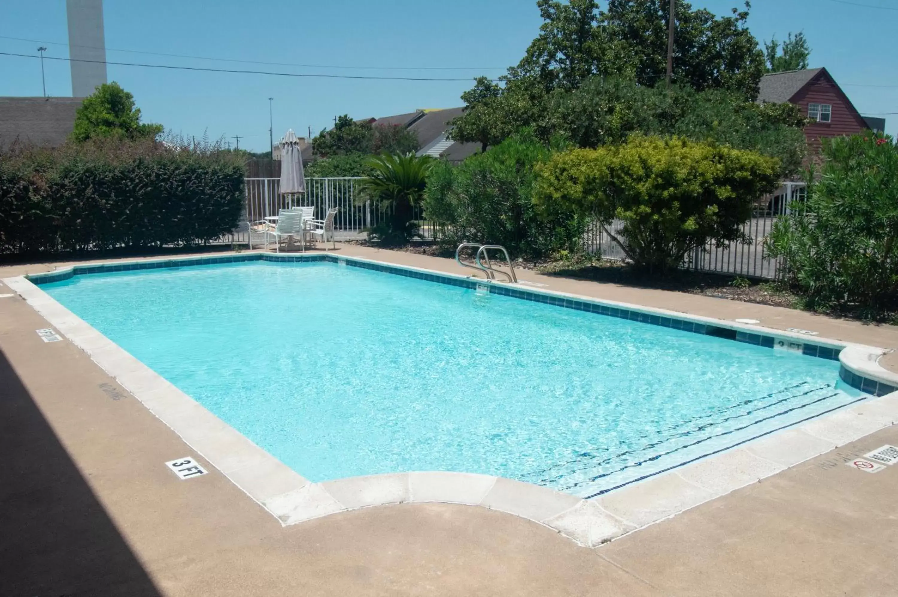 Swimming Pool in America's Inn Houston