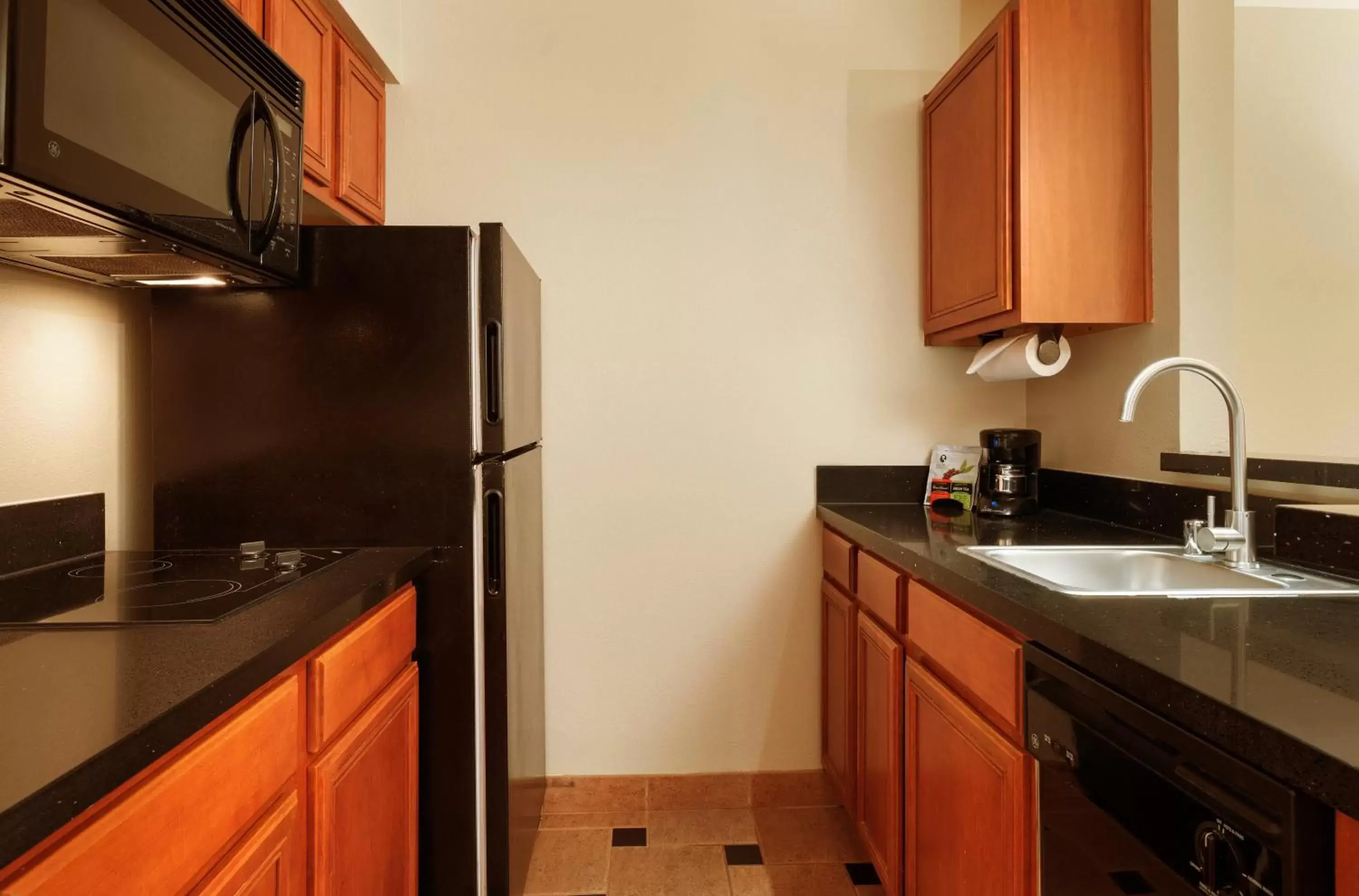 Kitchen or kitchenette, Kitchen/Kitchenette in Larkspur Landing Sunnyvale-An All-Suite Hotel