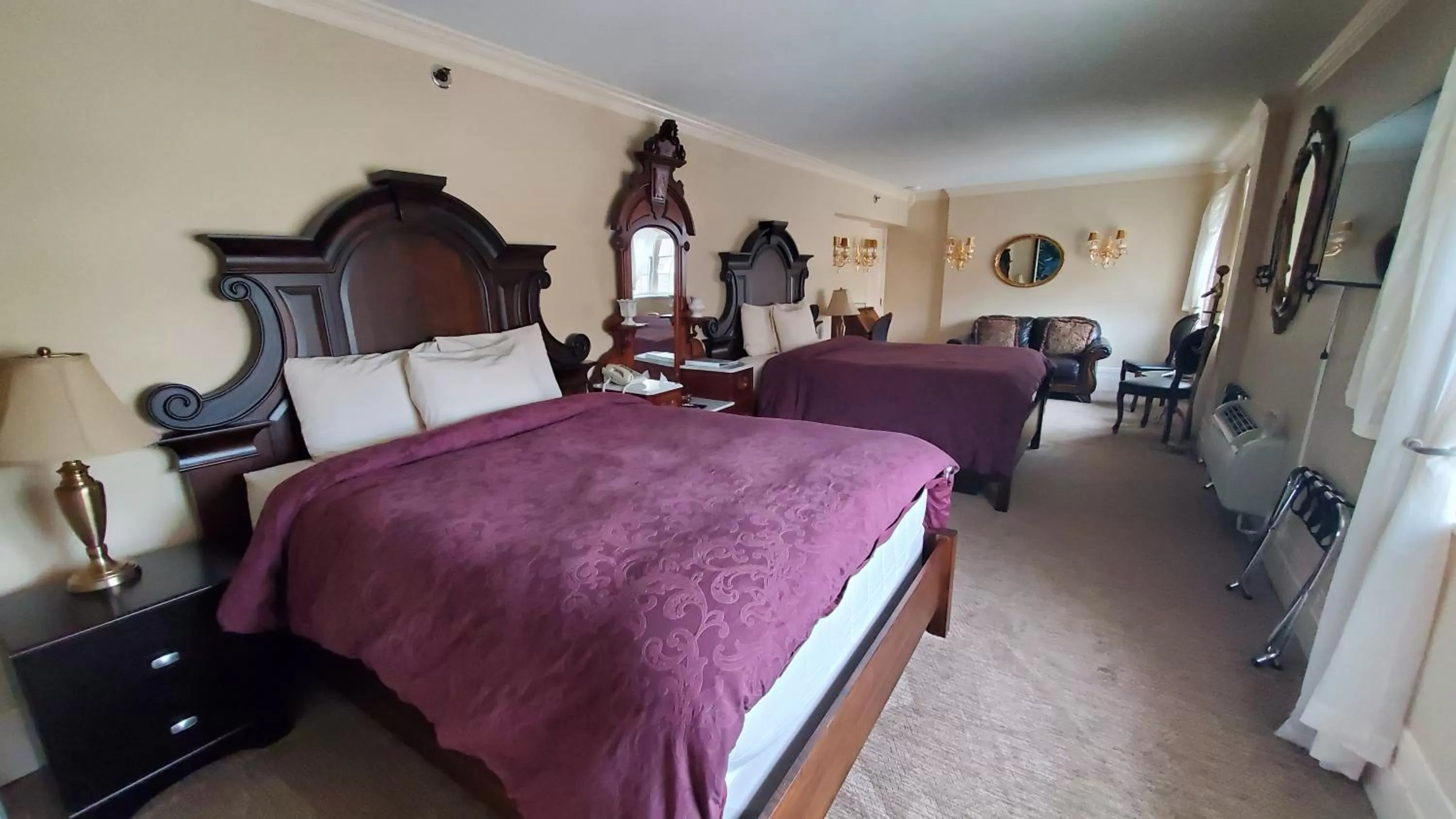 Photo of the whole room, Bed in Lowell Inn