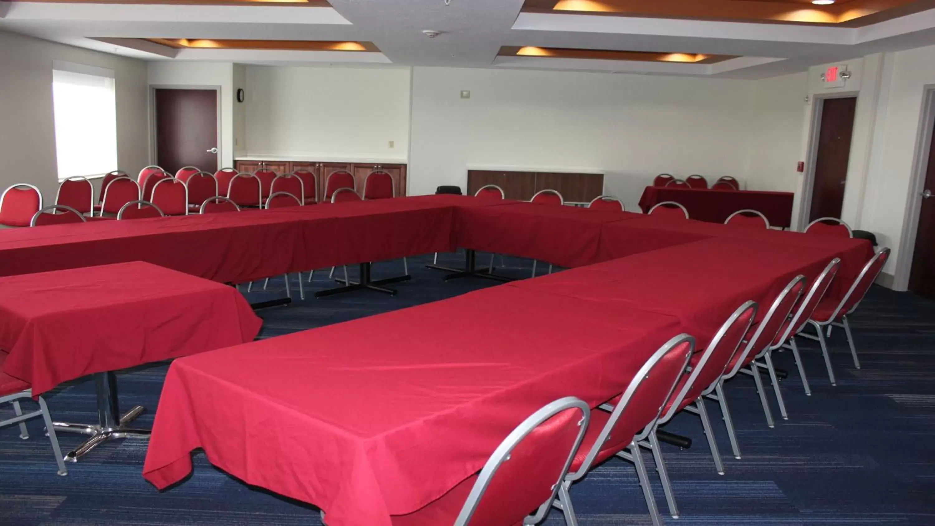 Meeting/conference room in Holiday Inn Express Orlando - South Davenport, an IHG Hotel