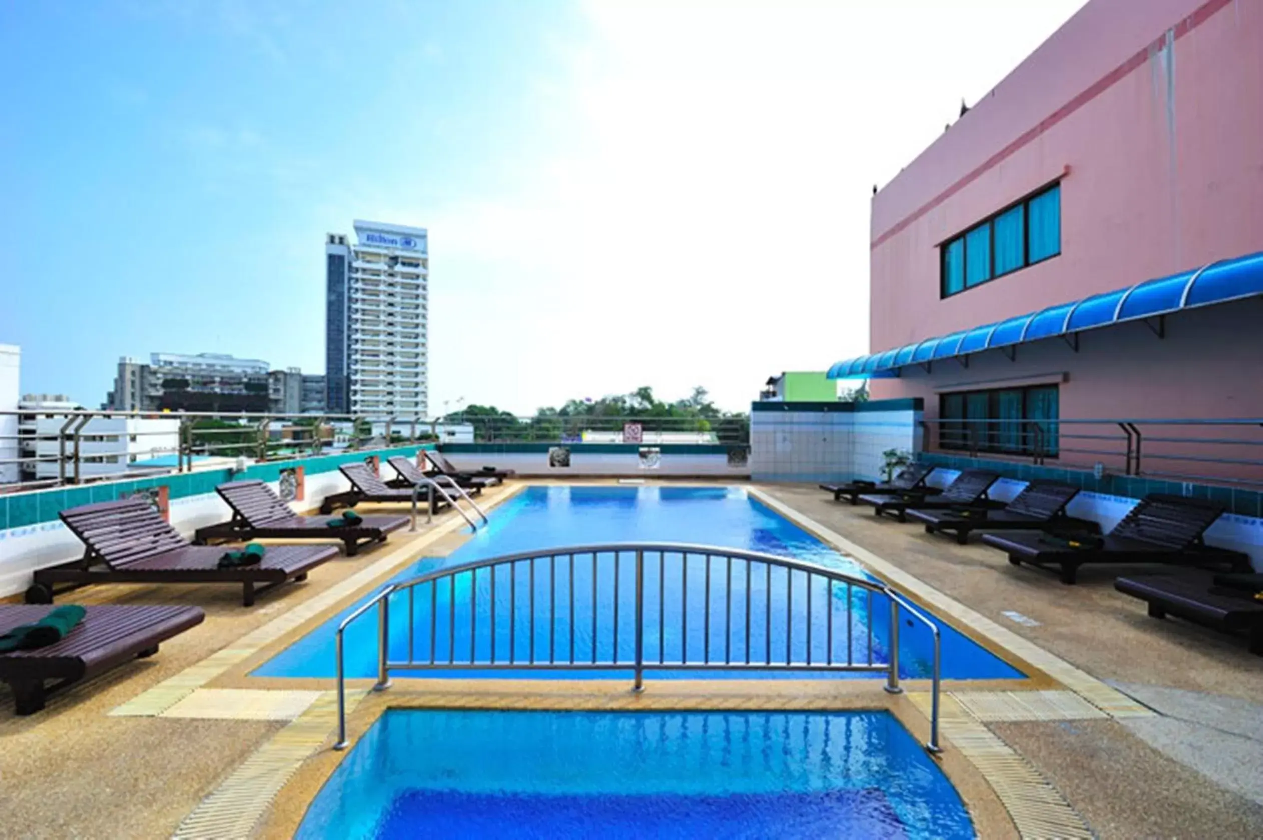 Swimming Pool in Thipurai City Hotel