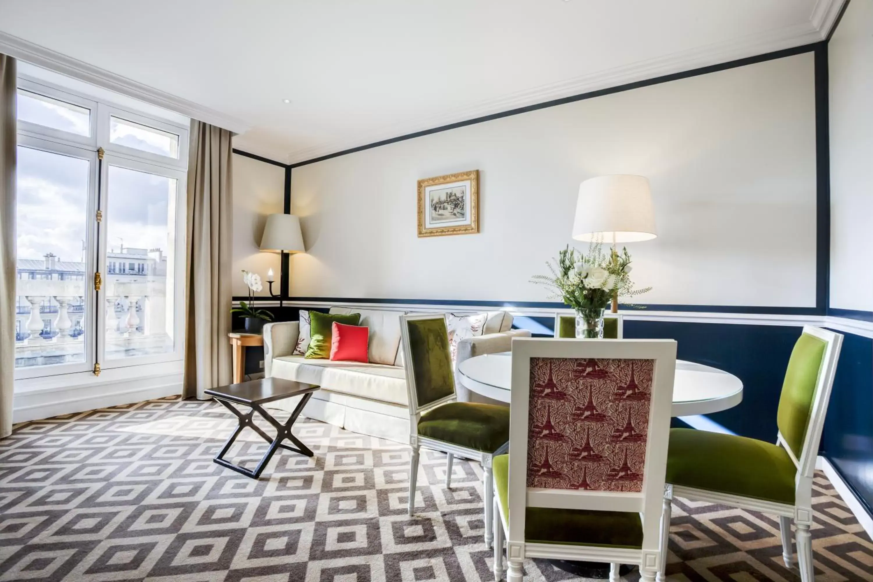 Living room in Fraser Suites Le Claridge Champs-Elysées