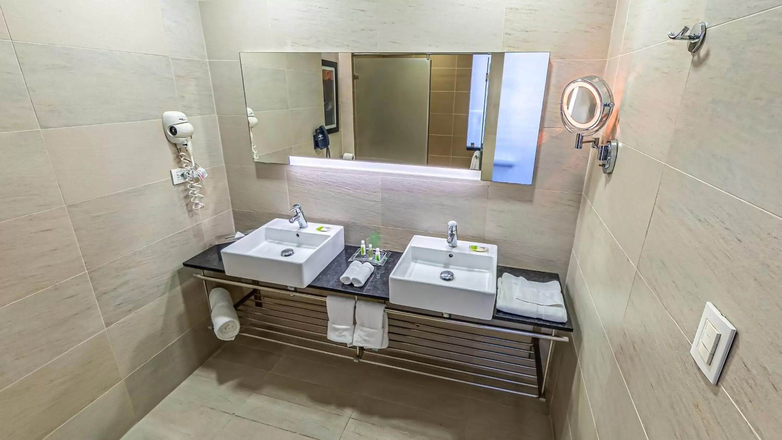 Bathroom in Holiday Inn Santo Domingo, an IHG Hotel