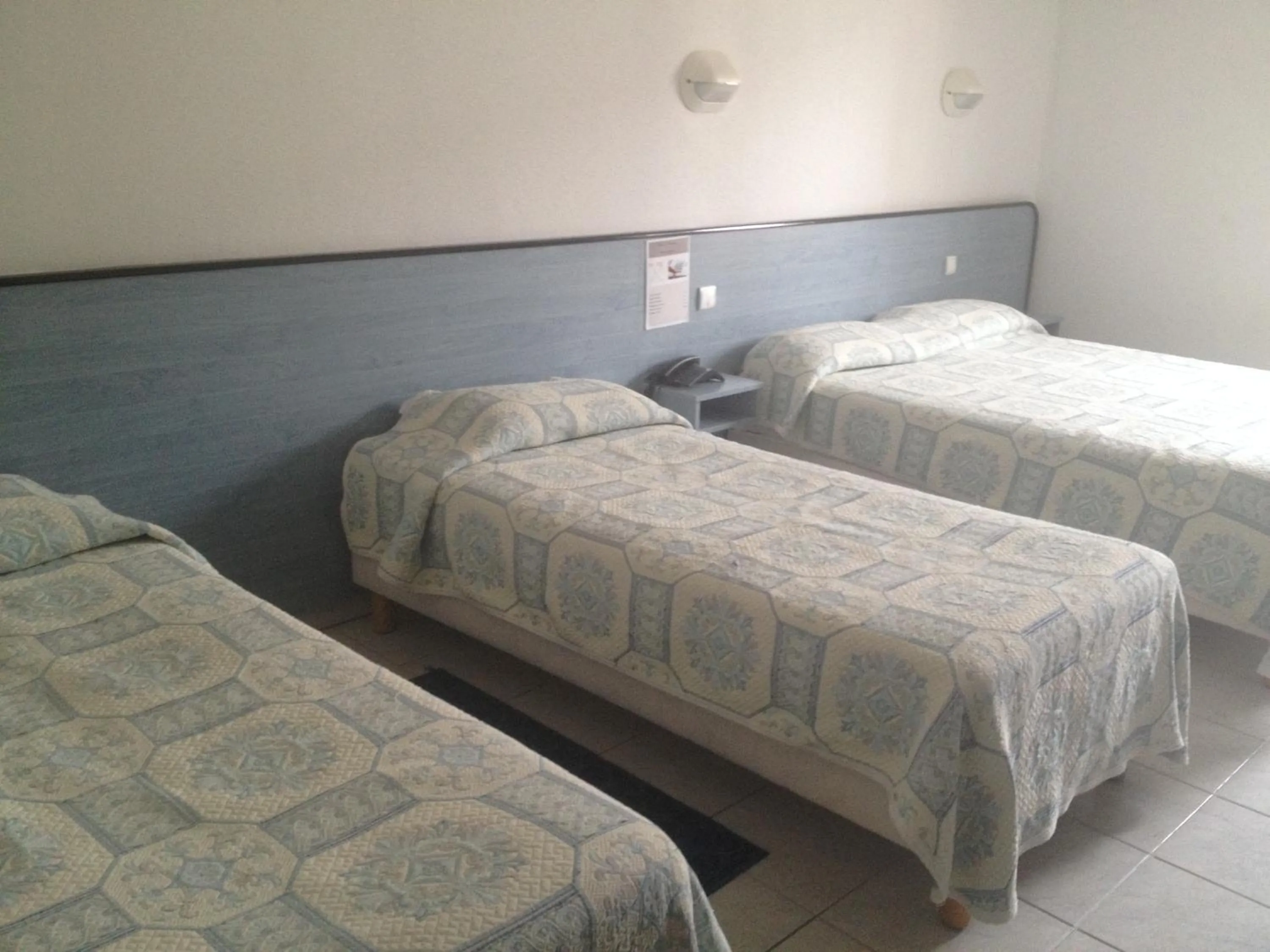 Bed in Hotel Le Strasbourg