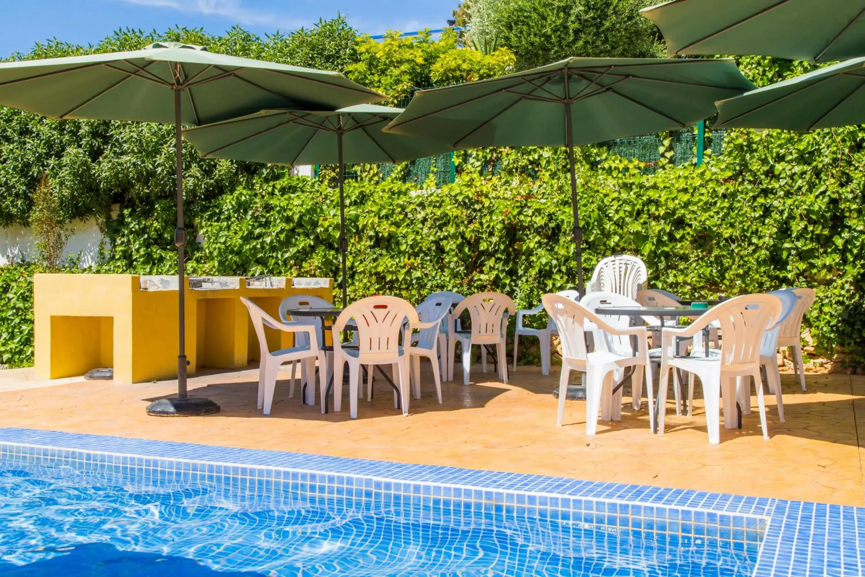 BBQ facilities in Aparthotel Carrio Sol - Monty´s