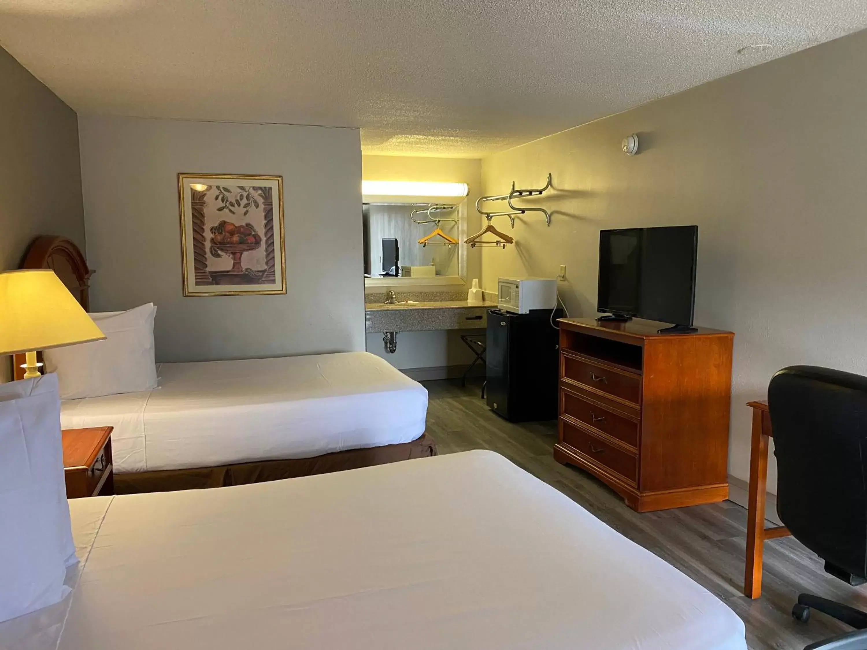 Bedroom, Bed in Travelodge by Wyndham Laurel Ft Meade Near NSA Bedroom, Bed in Travelodge by Wyndham Laurel Ft Meade Near NSA