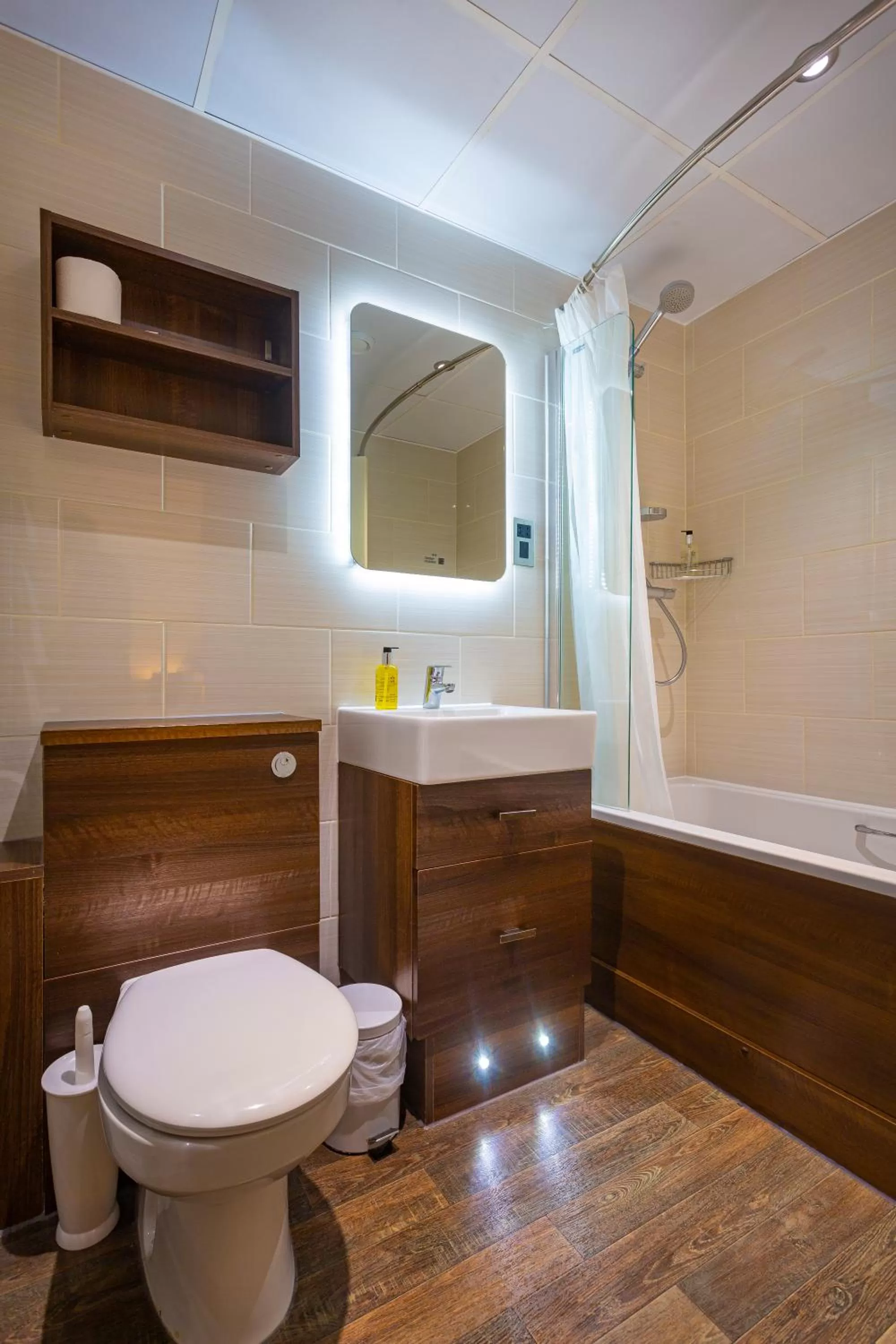Bathroom in The White Hart Hotel, Boston, Lincolnshire - The Coaching Inn Group
