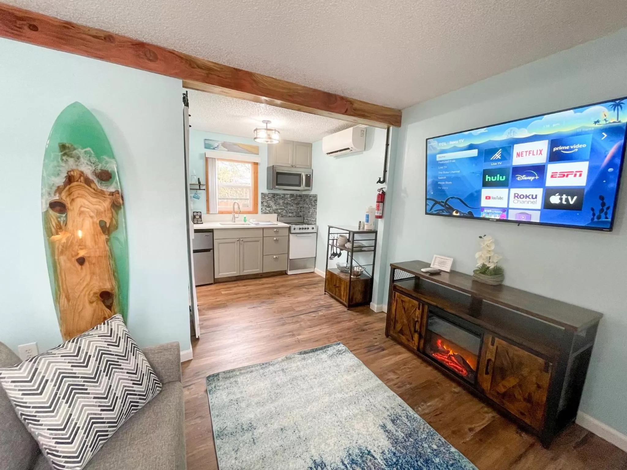 TV and multimedia, TV/Entertainment Center in The Anchorage Motel