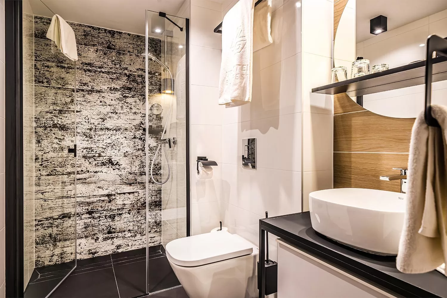 Shower in Up Hotel Budapest