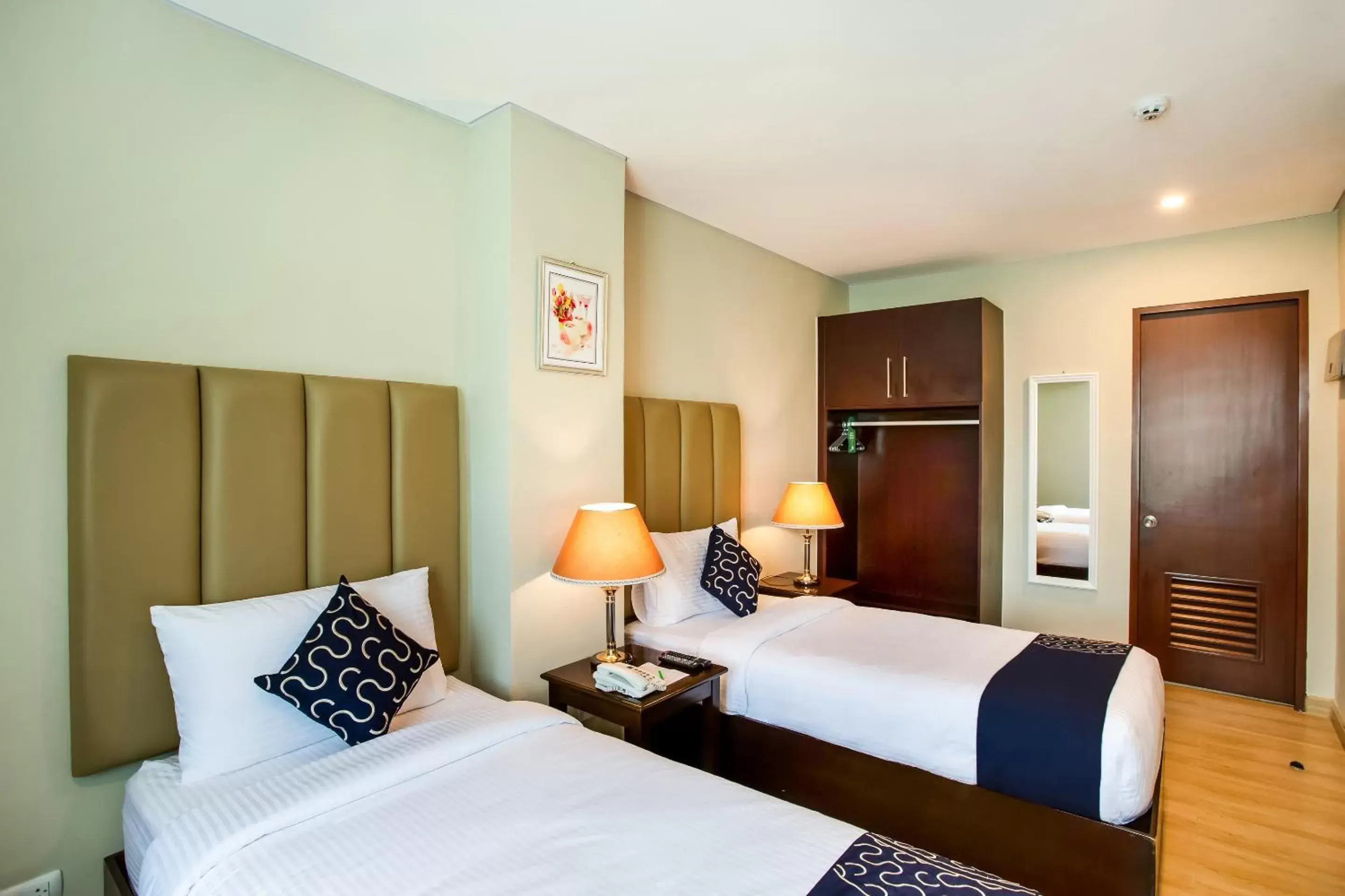 Bedroom, Bed in Capital O 461 Asrodel Hotel