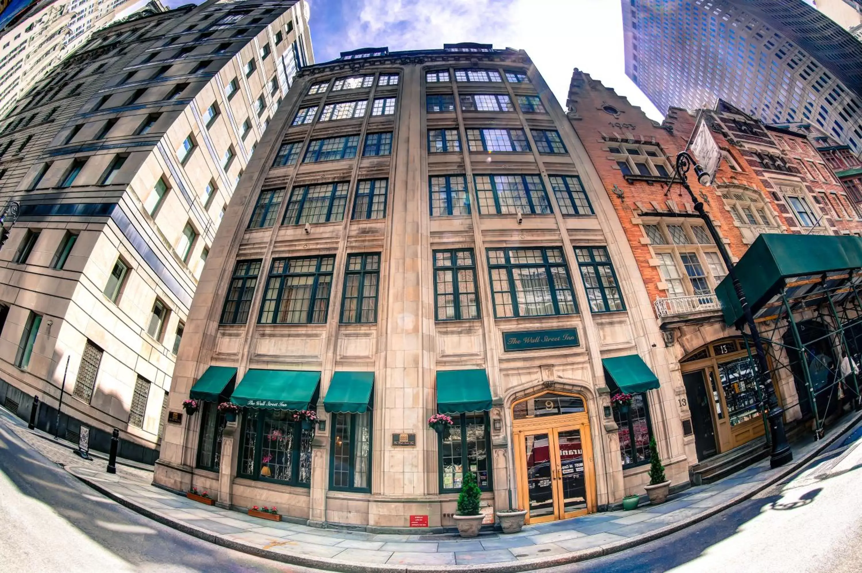 Facade/entrance, Property Building in The Wall Street Inn