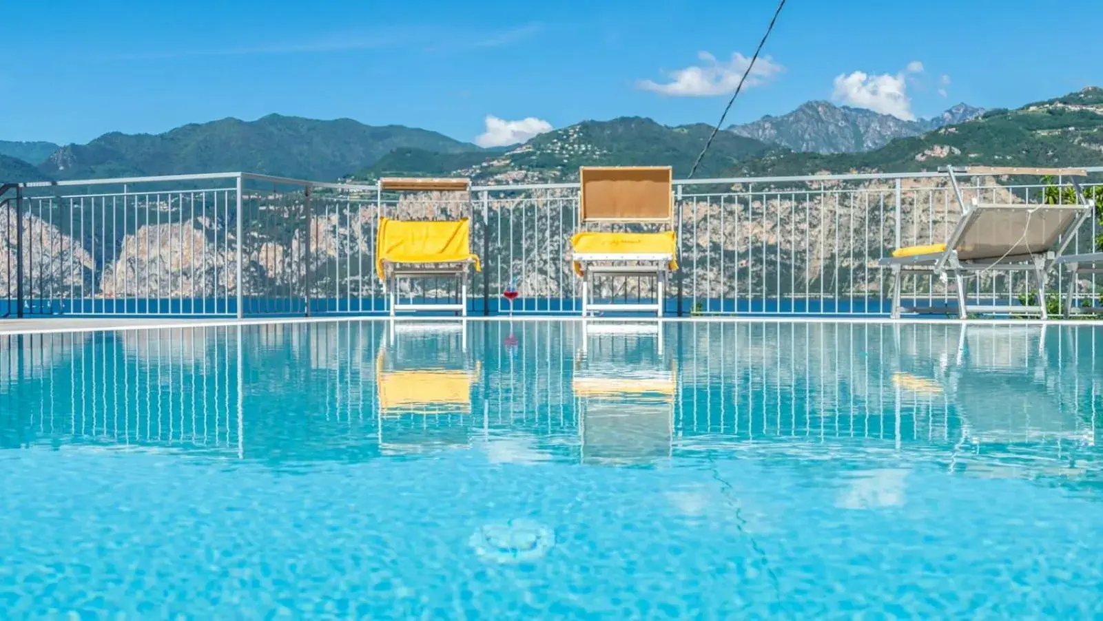 Swimming Pool in Hotel Casa Marinella