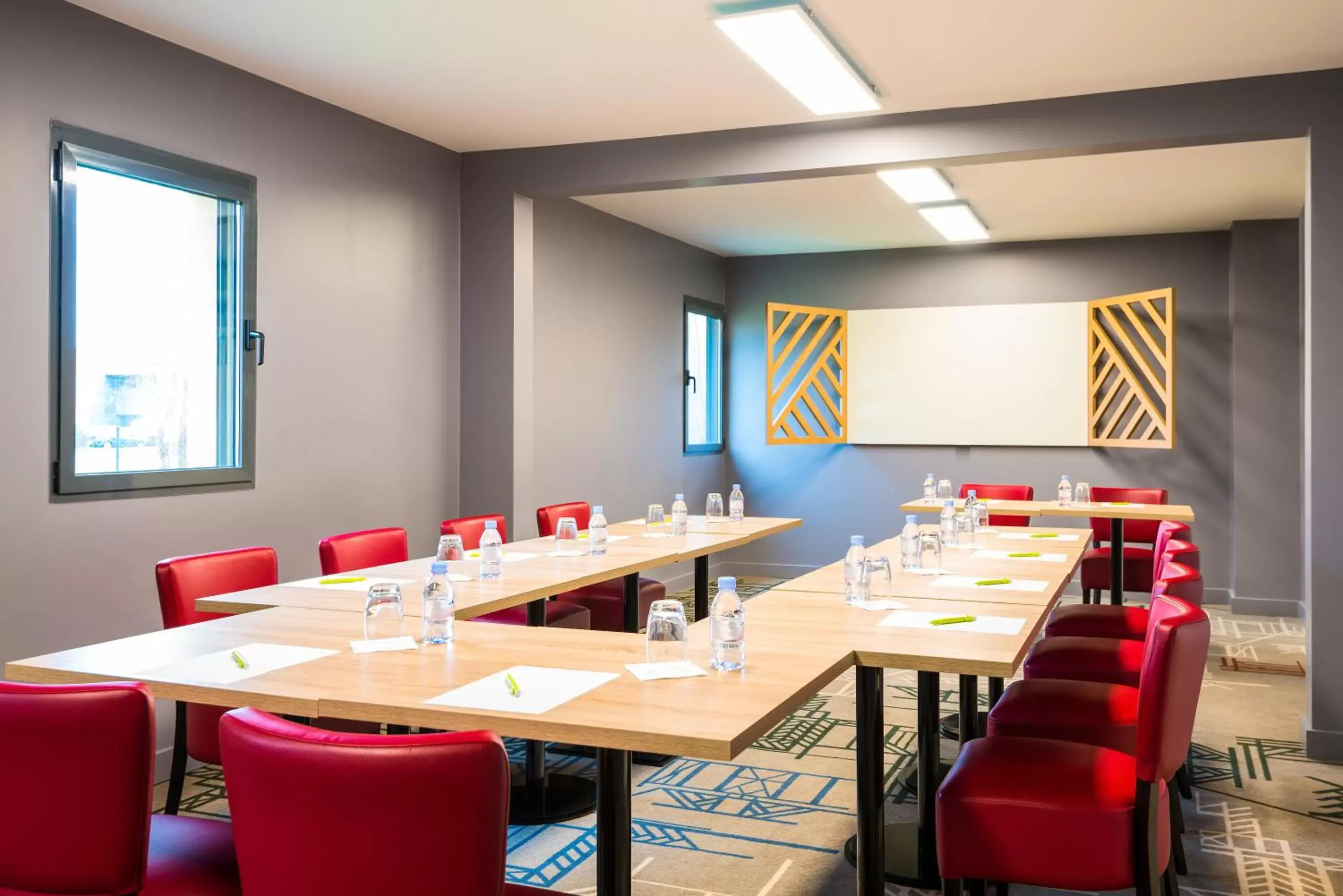 Meeting/conference room in ibis Styles Rouen Val De Reuil