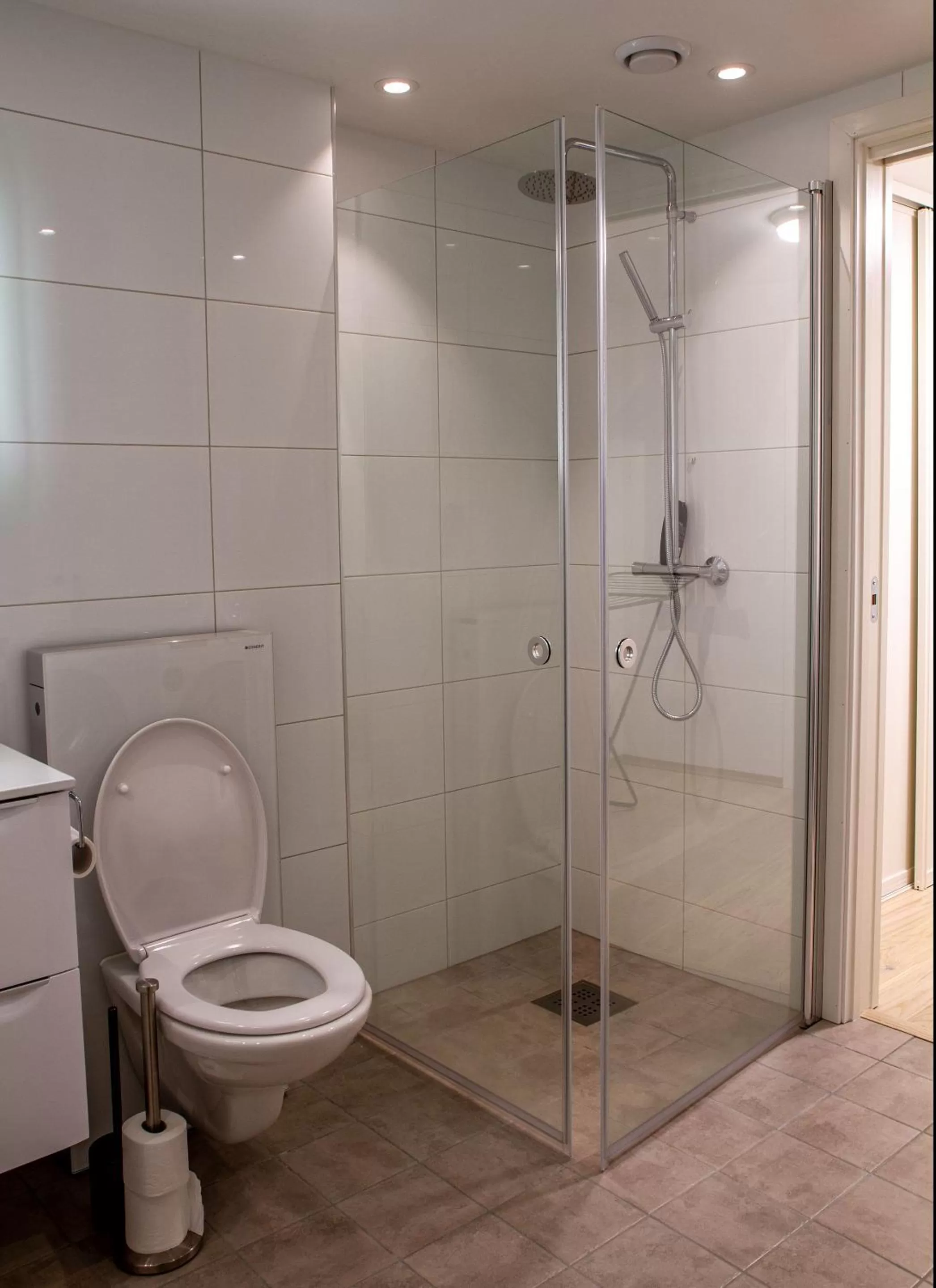 Shower in Nordis Apartments