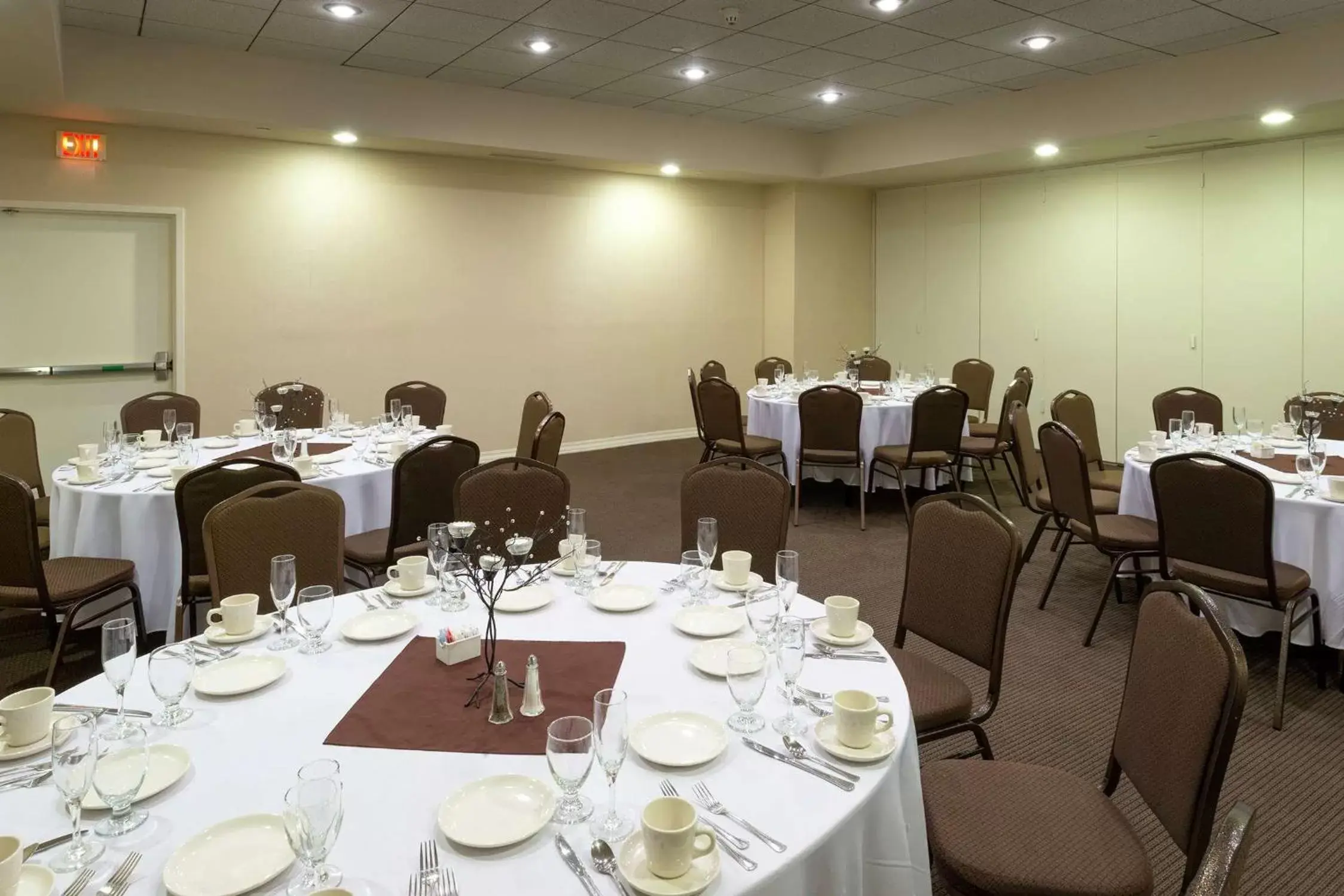 Meeting/conference room, Restaurant/Places to Eat in DoubleTree by Hilton Binghamton