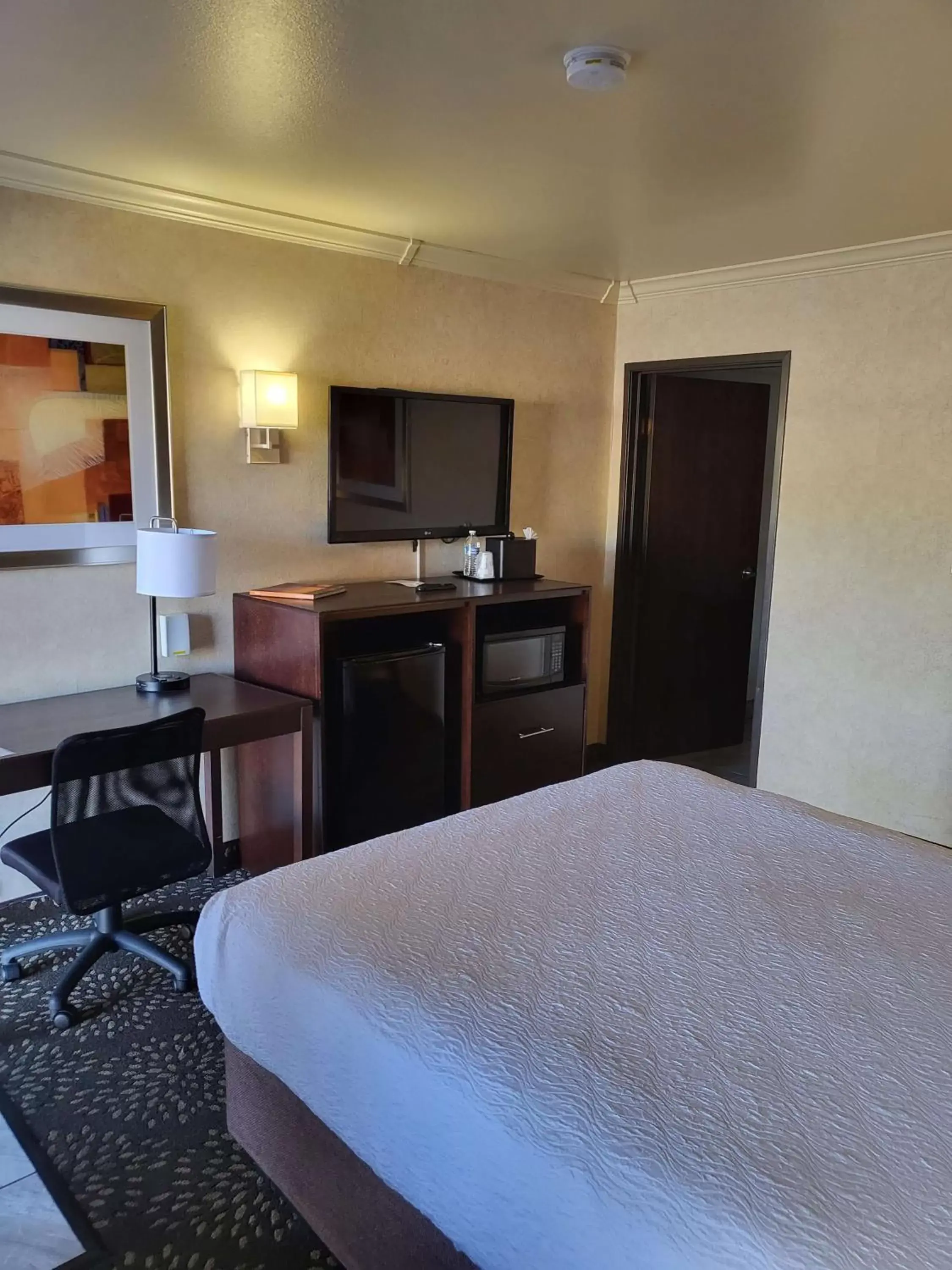 Bedroom, Bed in Best Western InnSuites Tucson Foothills Hotel & Suites