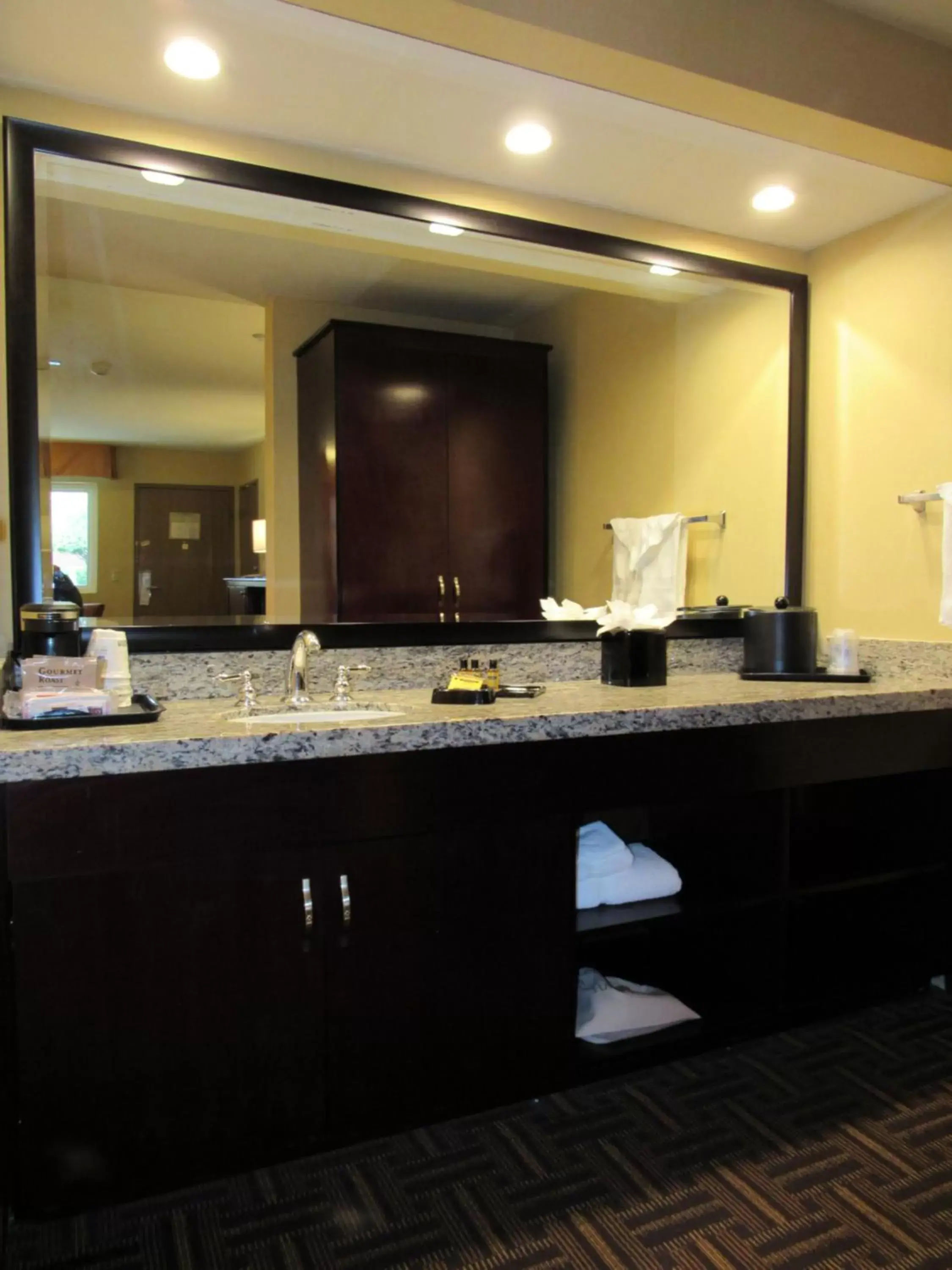 Bathroom in Best Western Plus Redondo Beach Inn