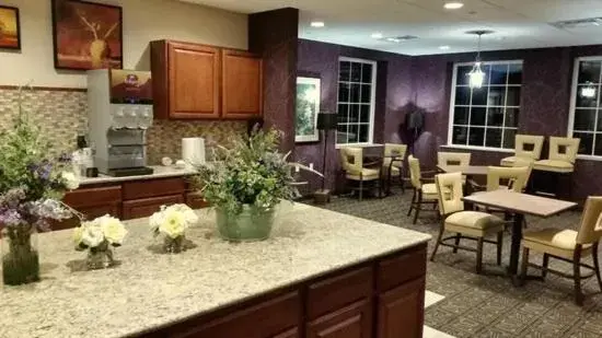 Breakfast in Wingate by Wyndham Elkins Breakfast in Wingate by Wyndham Elkins