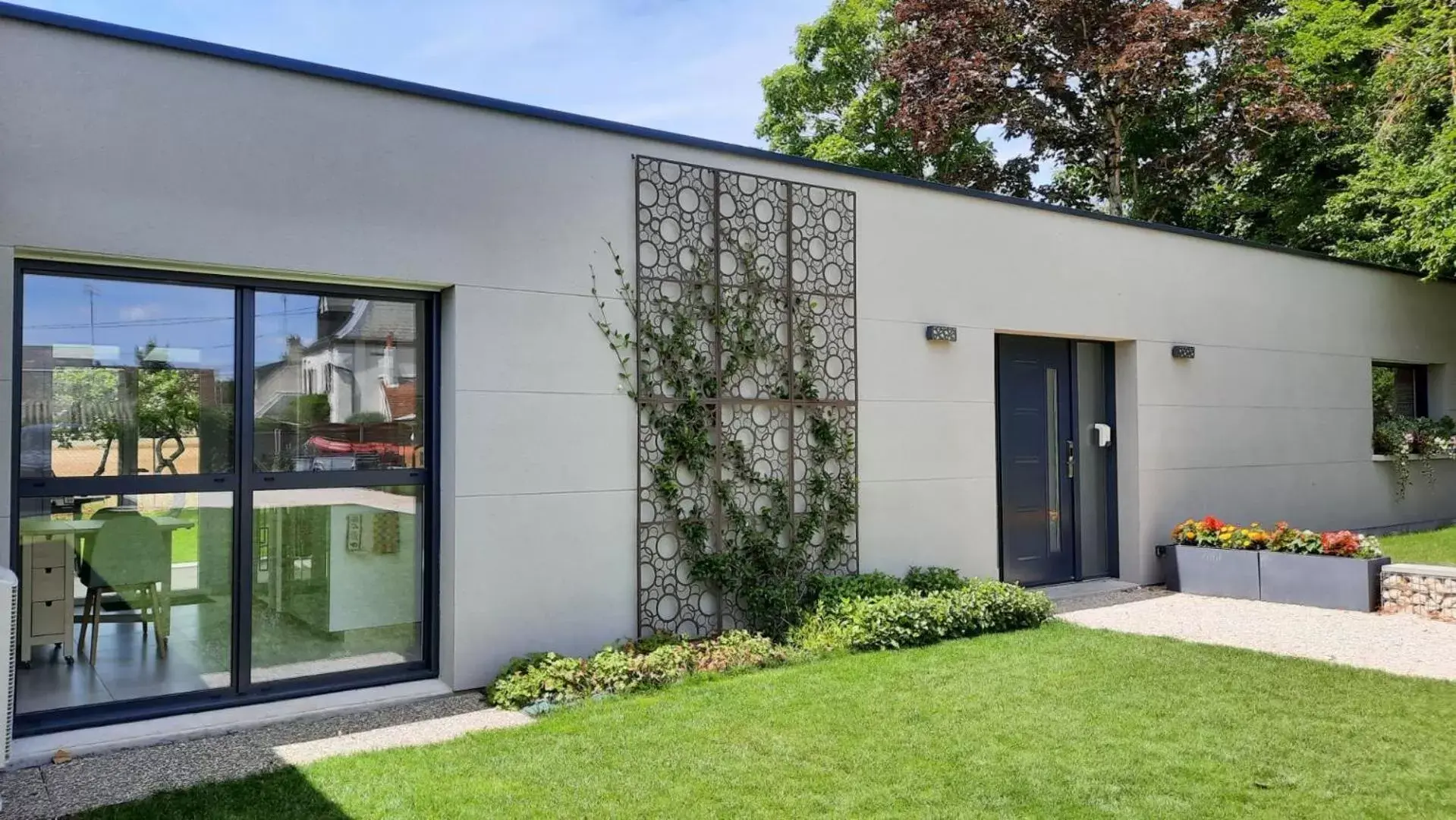 Facade/entrance, Property Building in Les Gabions