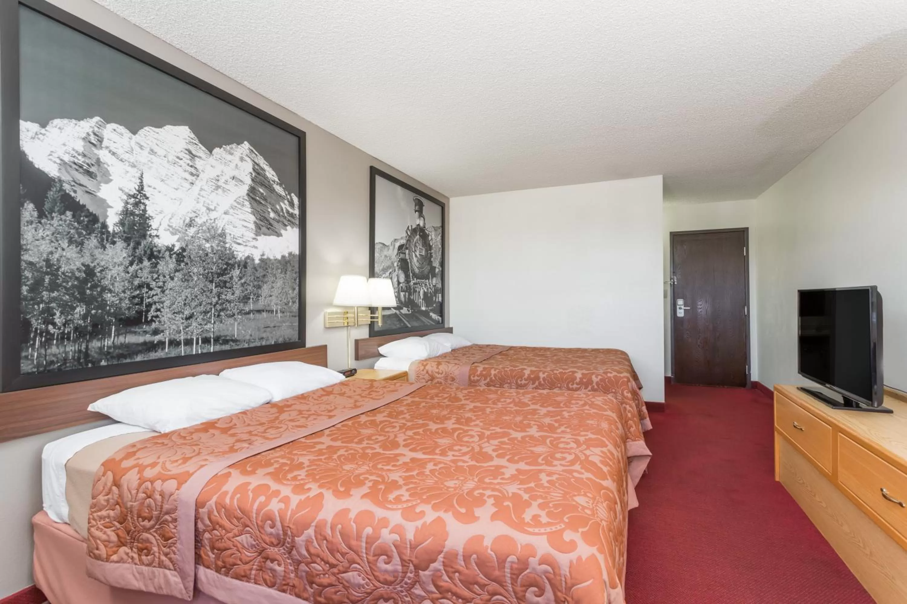 Photo of the whole room, Bed in Super 8 by Wyndham Grand Junction Colorado