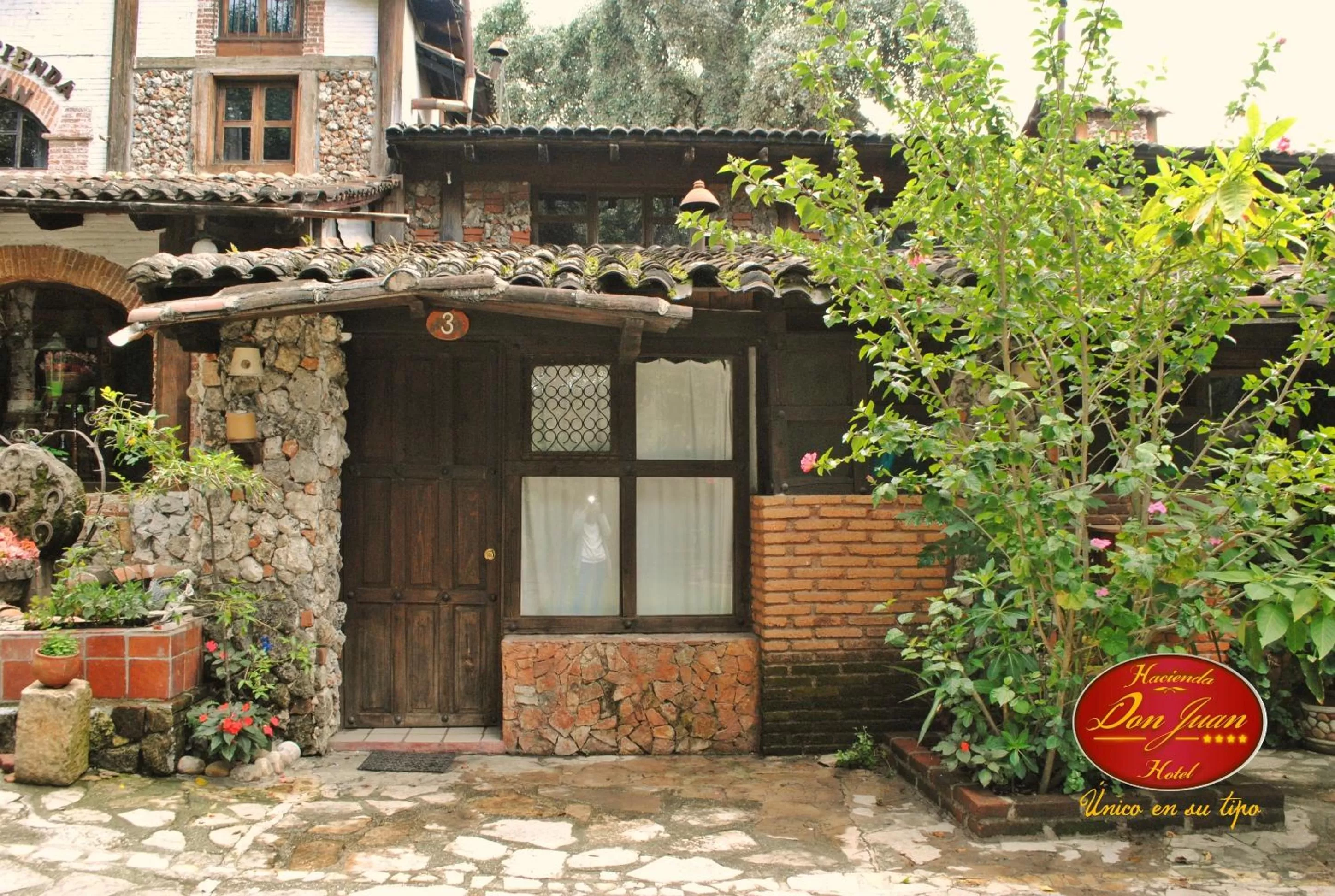 Patio in Hotel Hacienda Don Juan
