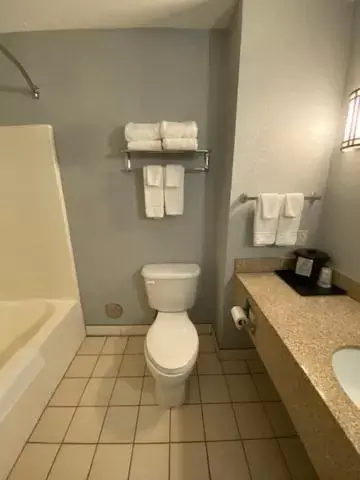 Bathroom in Lakeside Resort & Conference Center