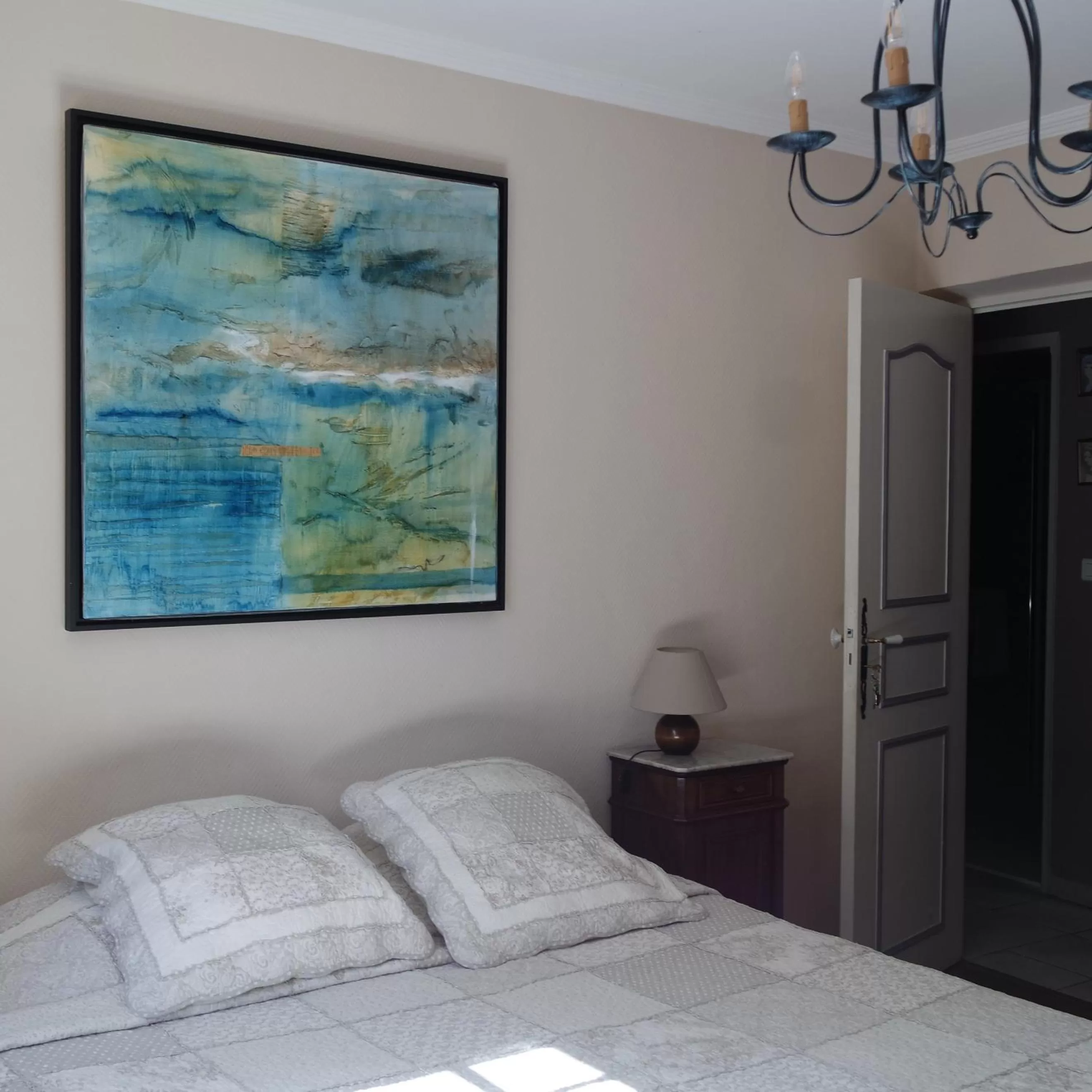 Bedroom, Bed in Mas Grimaud - Gîte- Studio et chambres d'hôtes familiales