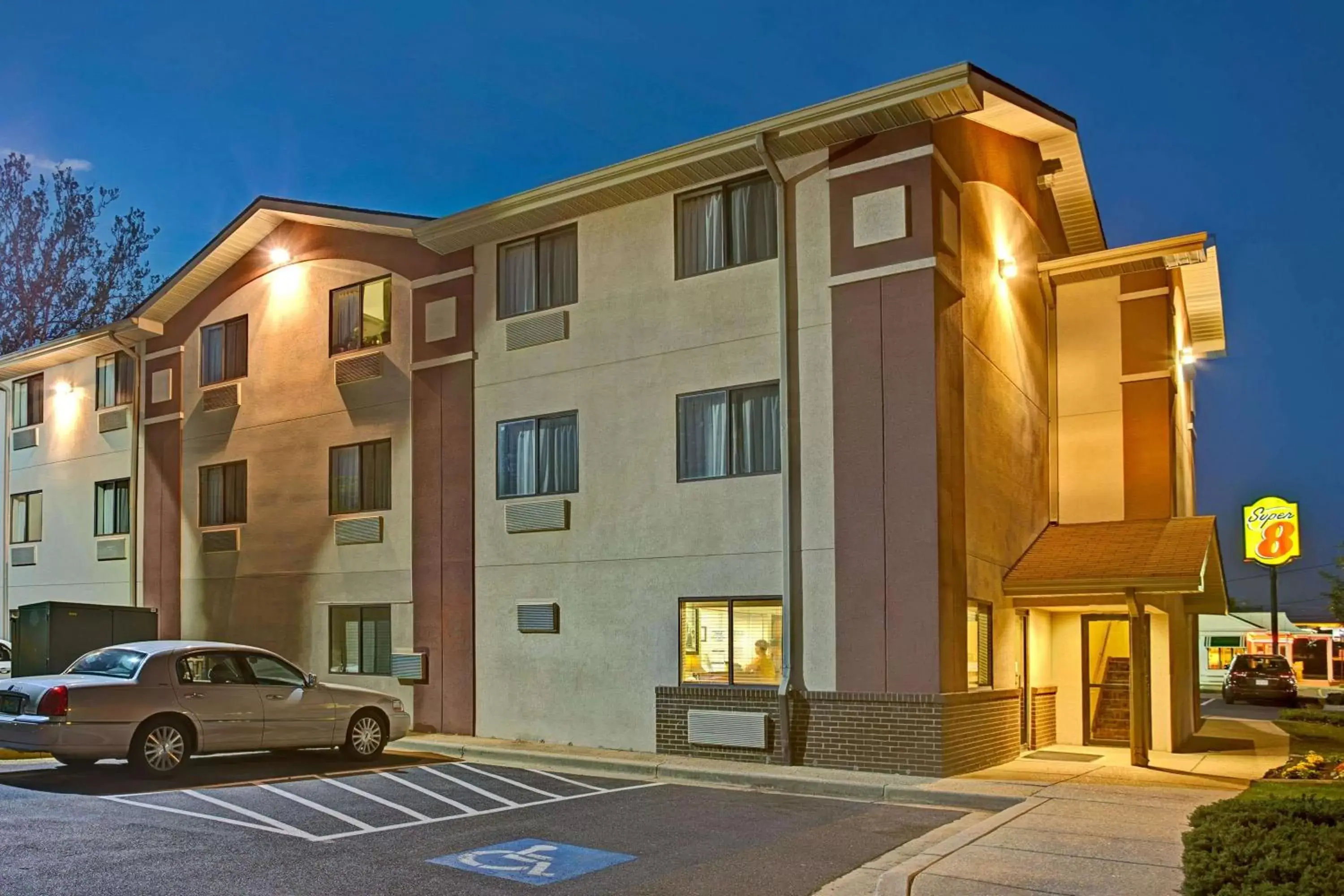 Property Building in Super 8 by Wyndham College Park Wash DC Area