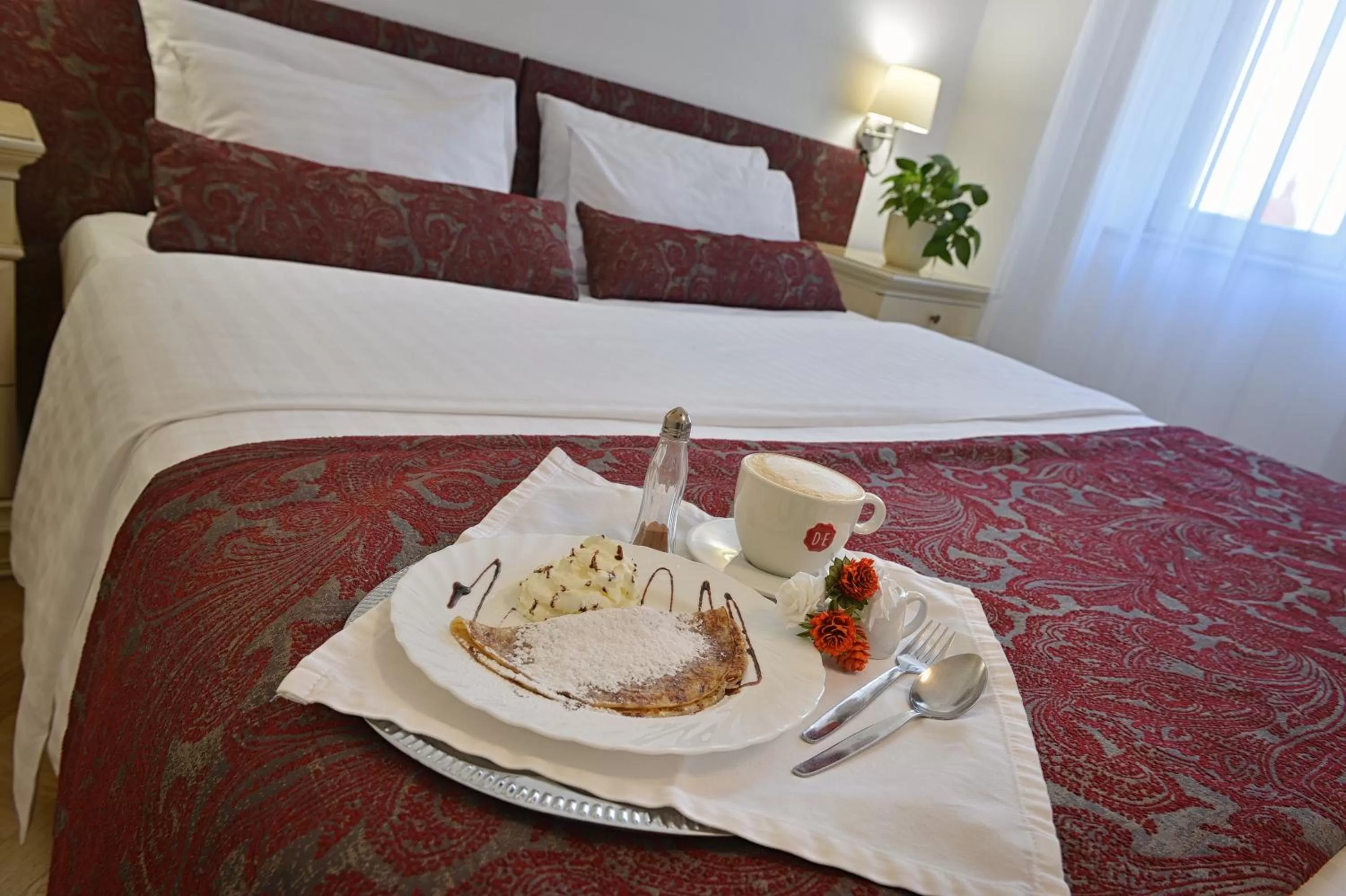 Breakfast, Bed in Hotel Suite Home Prague