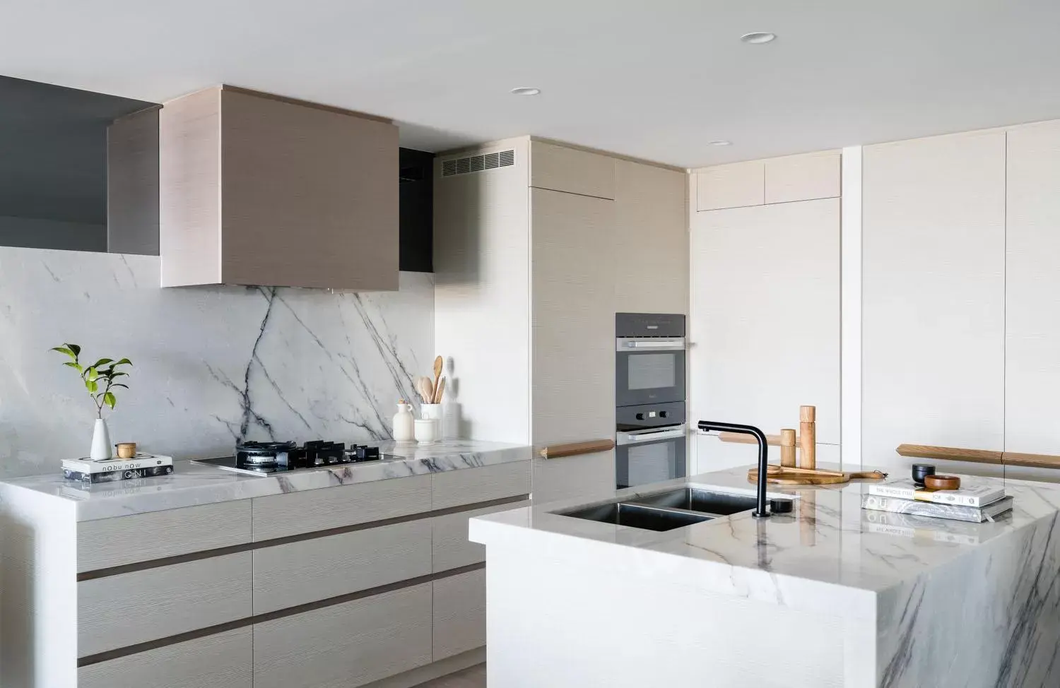 kitchen, Kitchen/Kitchenette in The Langham, Gold Coast and Jewel Residences