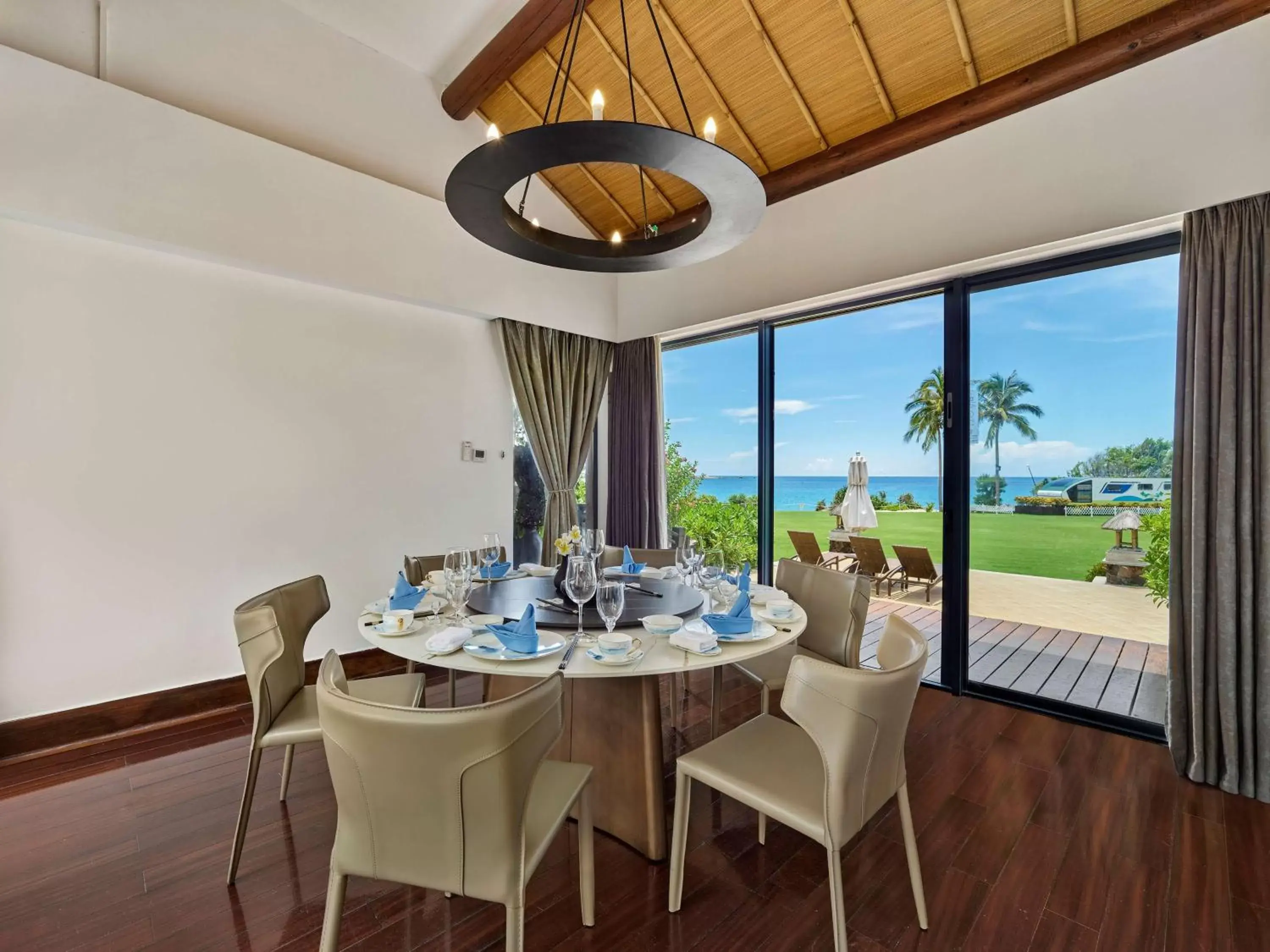 Living room in Hilton Sanya Yalong Bay Resort & Spa